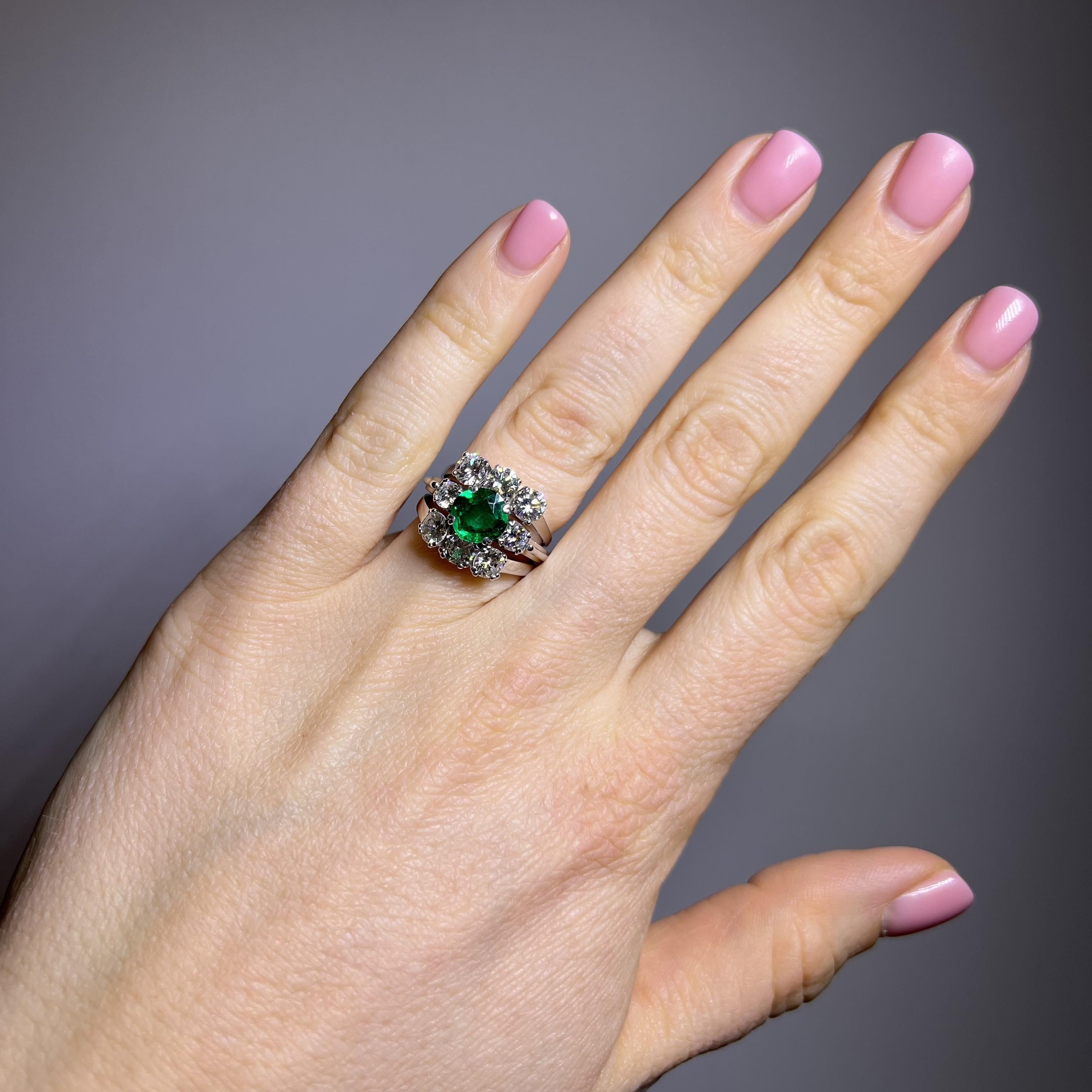 Gübelin Certified 1.33 Carat Colombian Emeralad Ring with Diamonds in Palladium In Good Condition For Sale In Lucerne, CH