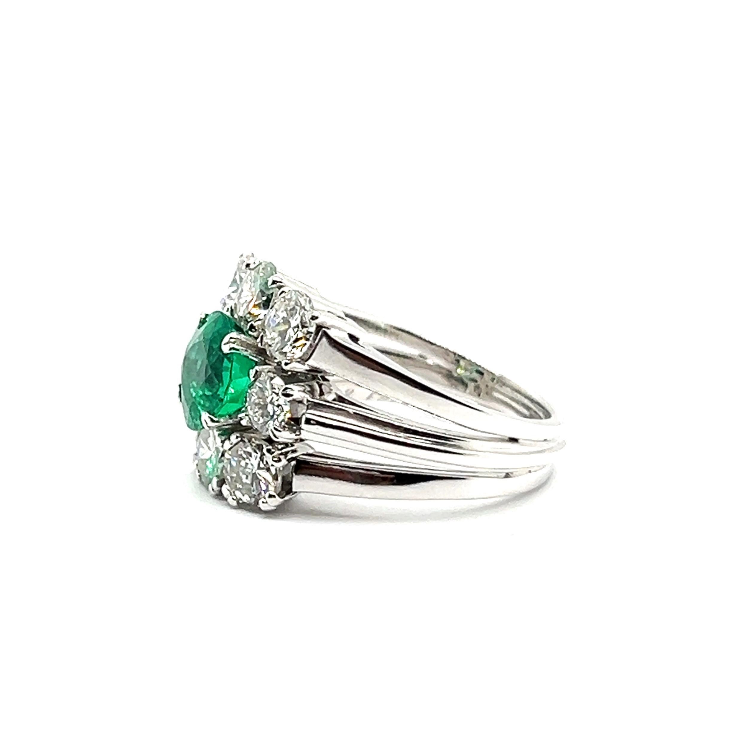 Gübelin Certified 1.33 Carat Colombian Emeralad Ring with Diamonds in Palladium For Sale 2