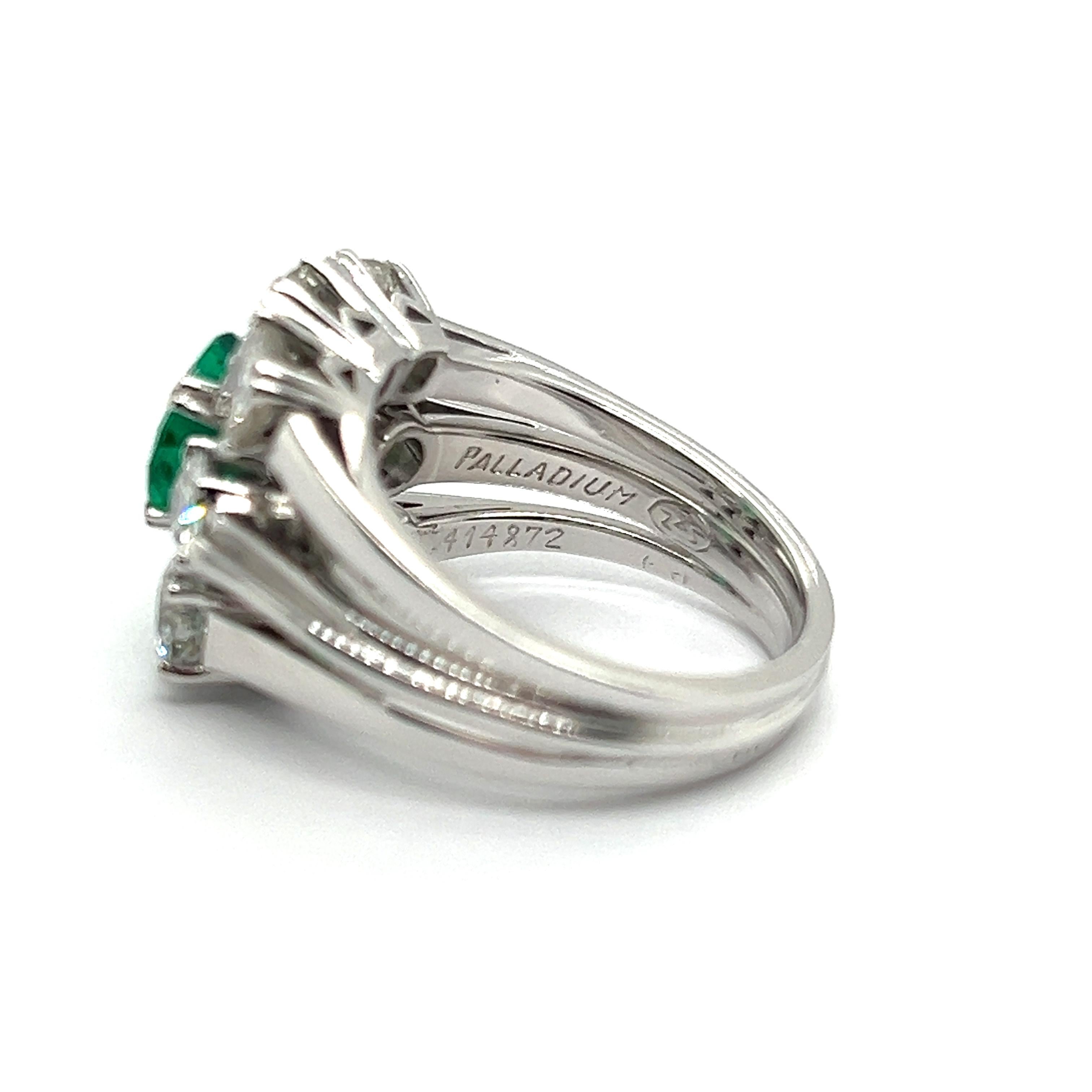 Gübelin Certified 1.33 Carat Colombian Emeralad Ring with Diamonds in Palladium For Sale 3