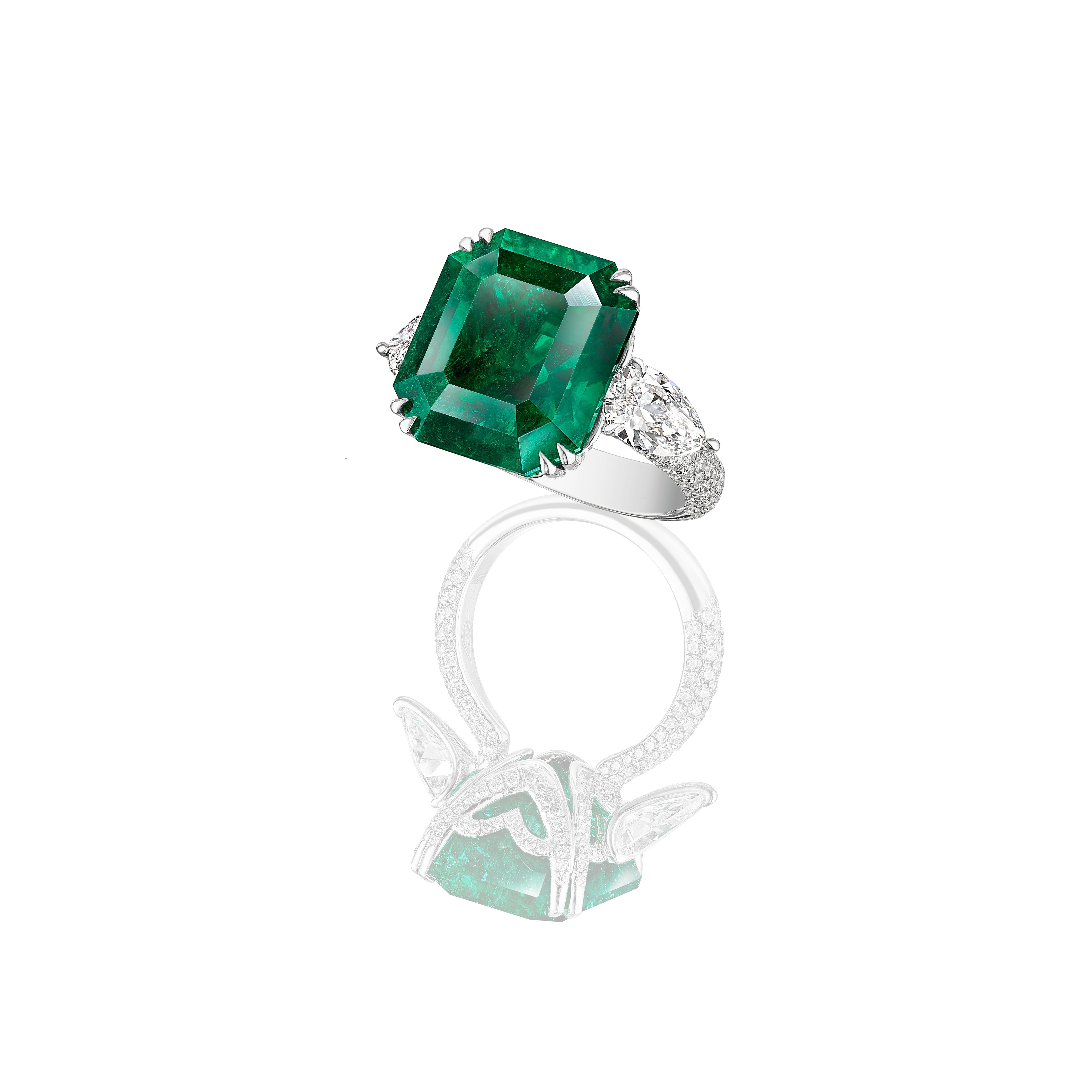 Contemporary Gubelin Certified 15.73 Carat Colombian No Oil Emerald and Diamond Ring For Sale