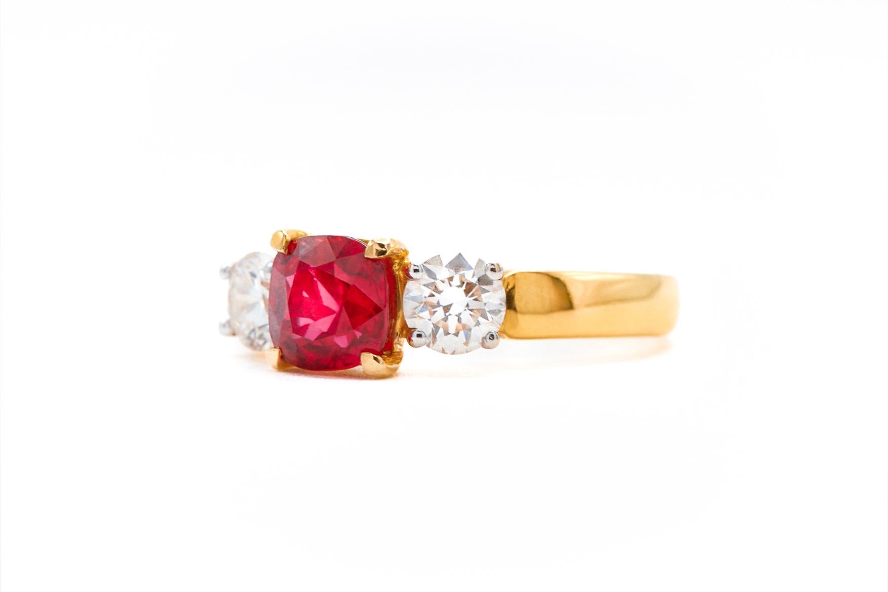 Contemporary Gubelin Certified 1.72 Carat No-Heat Burmese Pigeon Blood Ruby and Diamond Ring For Sale