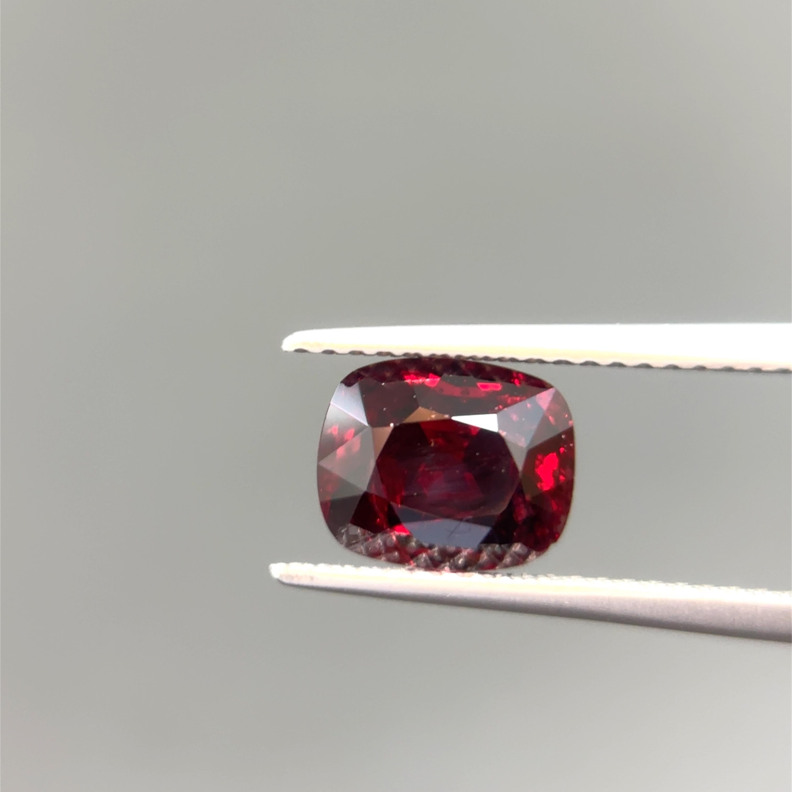 Gubelin Certified 2.03 Carat Burma No Heat Ruby Diamond Platinum Ring In New Condition In Kowloon, HK