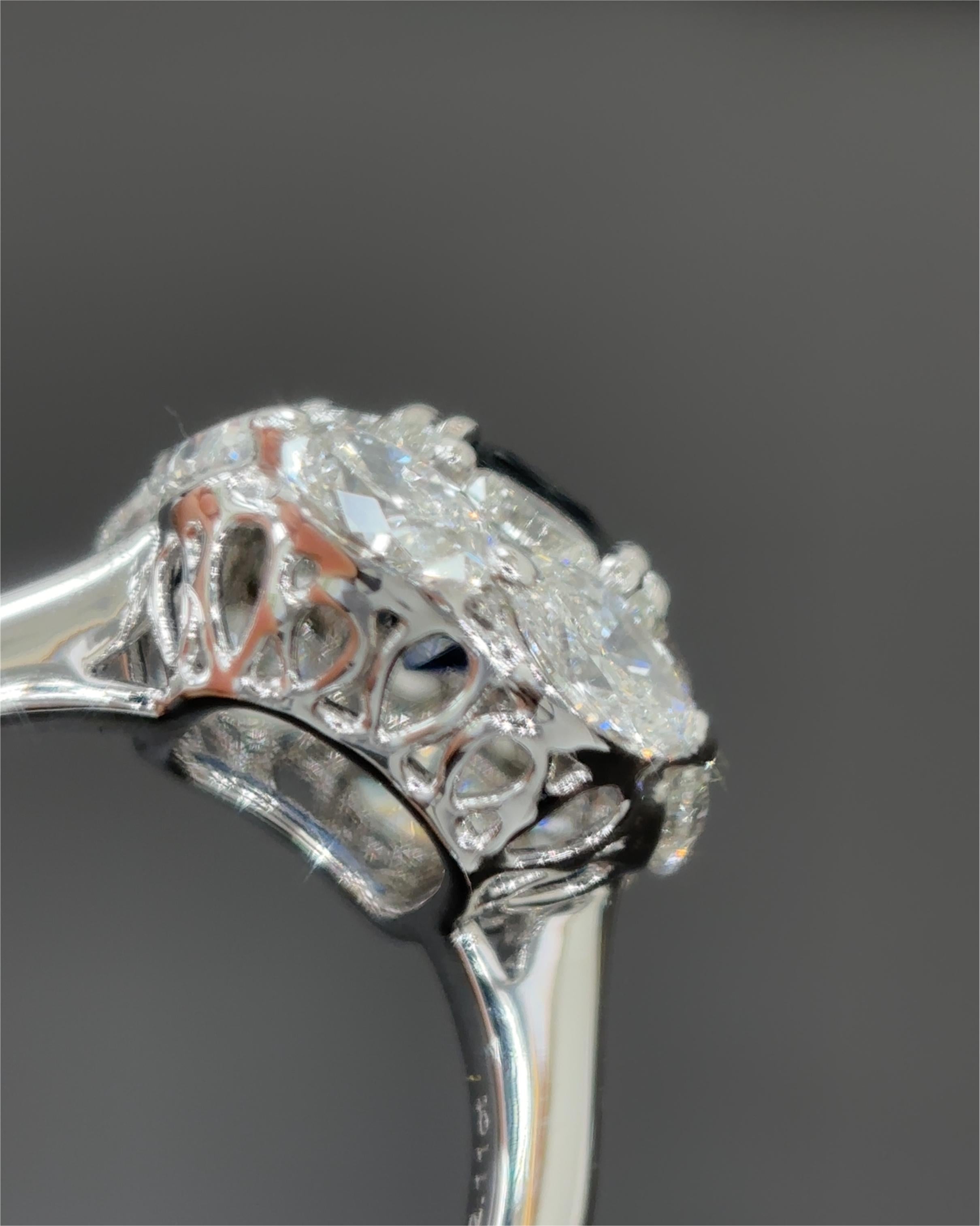 Taille coussin antique Bague en platine certifiée Gubelin avec saphir de Birmanie de 2,11 carats, sans chaleur en vente