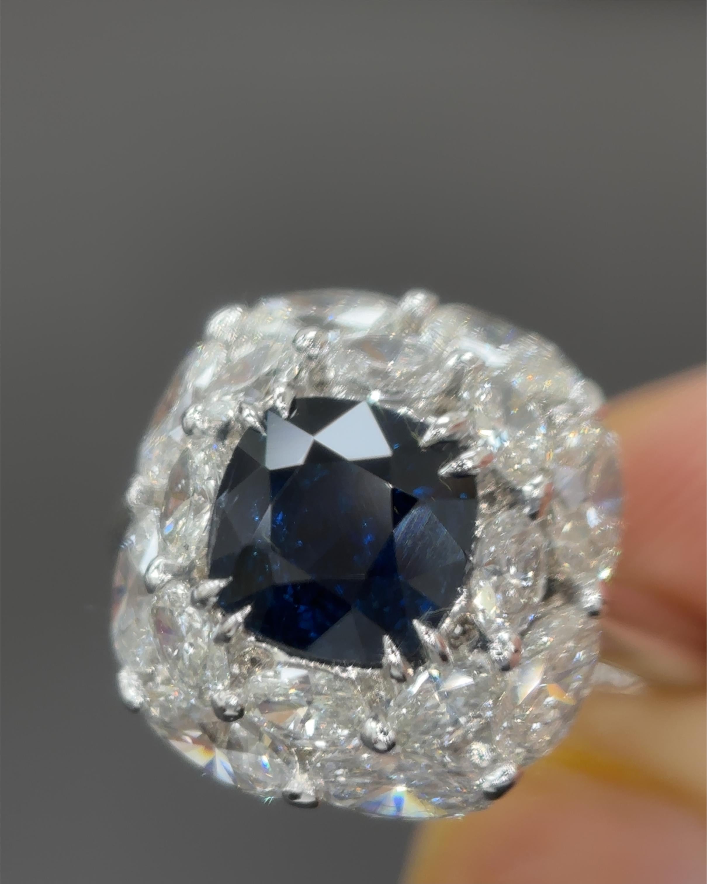 Bague en platine certifiée Gubelin avec saphir de Birmanie de 2,11 carats, sans chaleur Neuf - En vente à Kowloon, HK