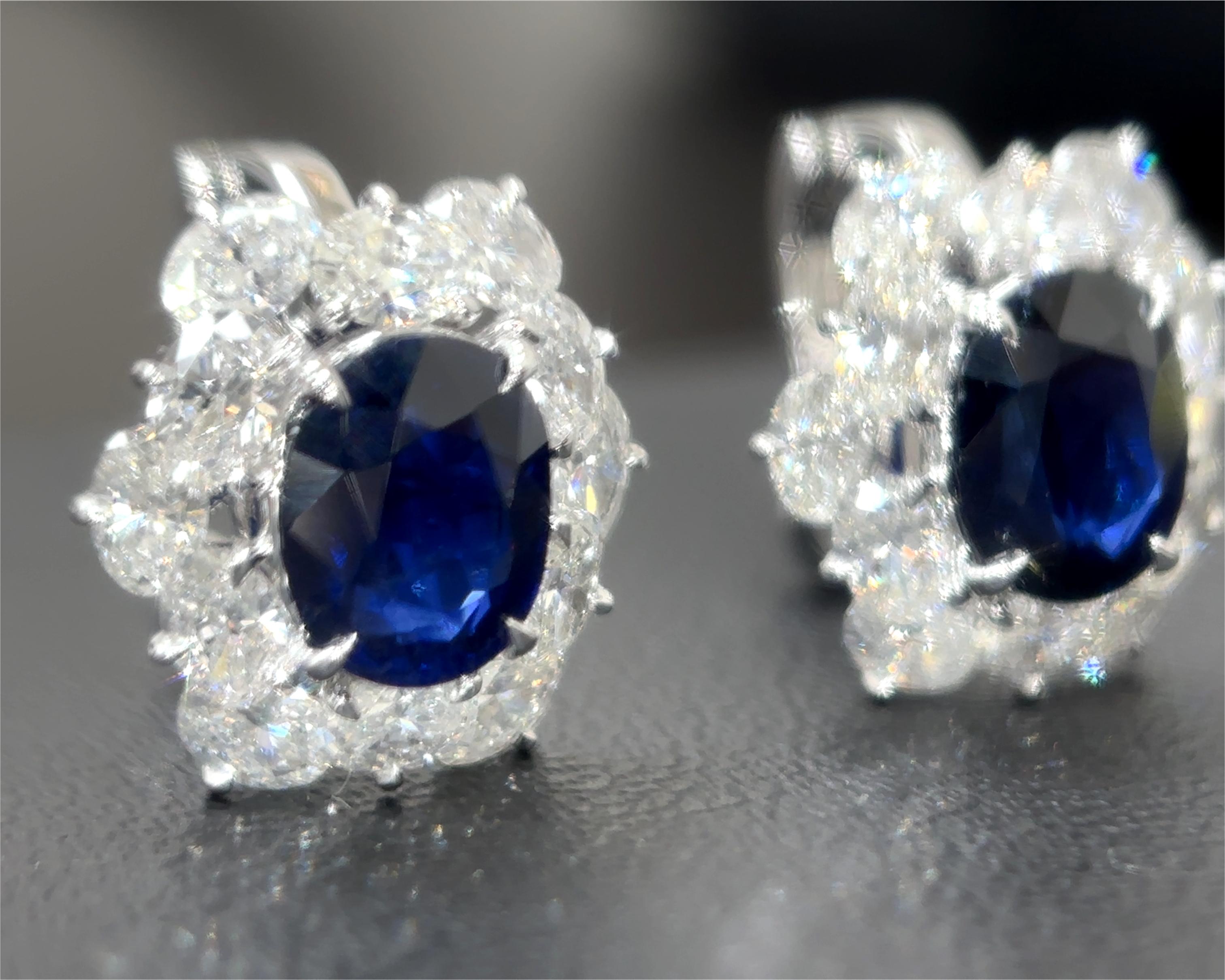 Taglio ovale Orecchini con diamanti bianchi e zaffiro blu di Birmania senza calore certificati da 2,51 carati Gubelin in vendita