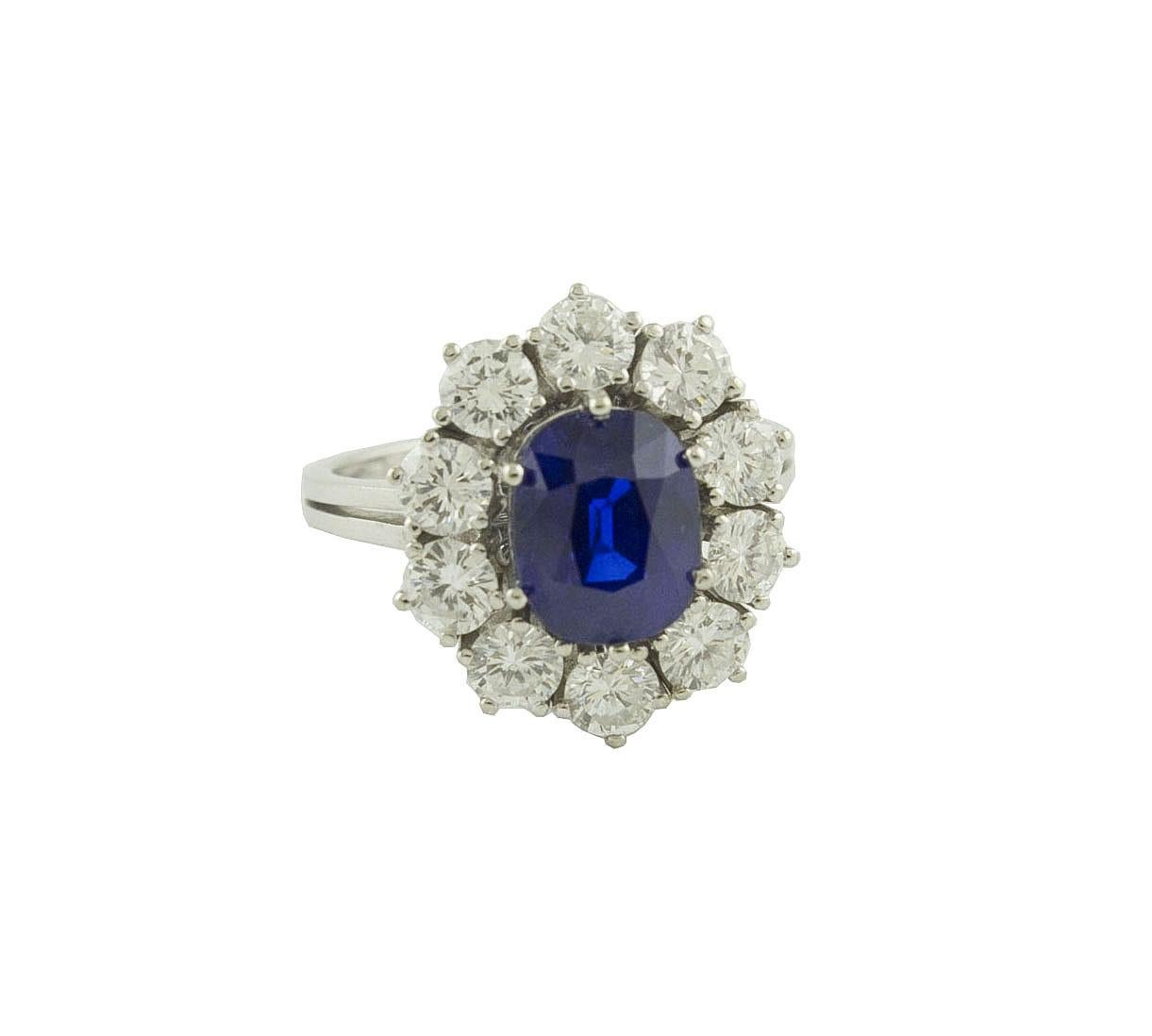 Retro Gubelin Certified 2.91 Carat No Heat  Kashmir Blue Sapphire Diamond Gold Ring