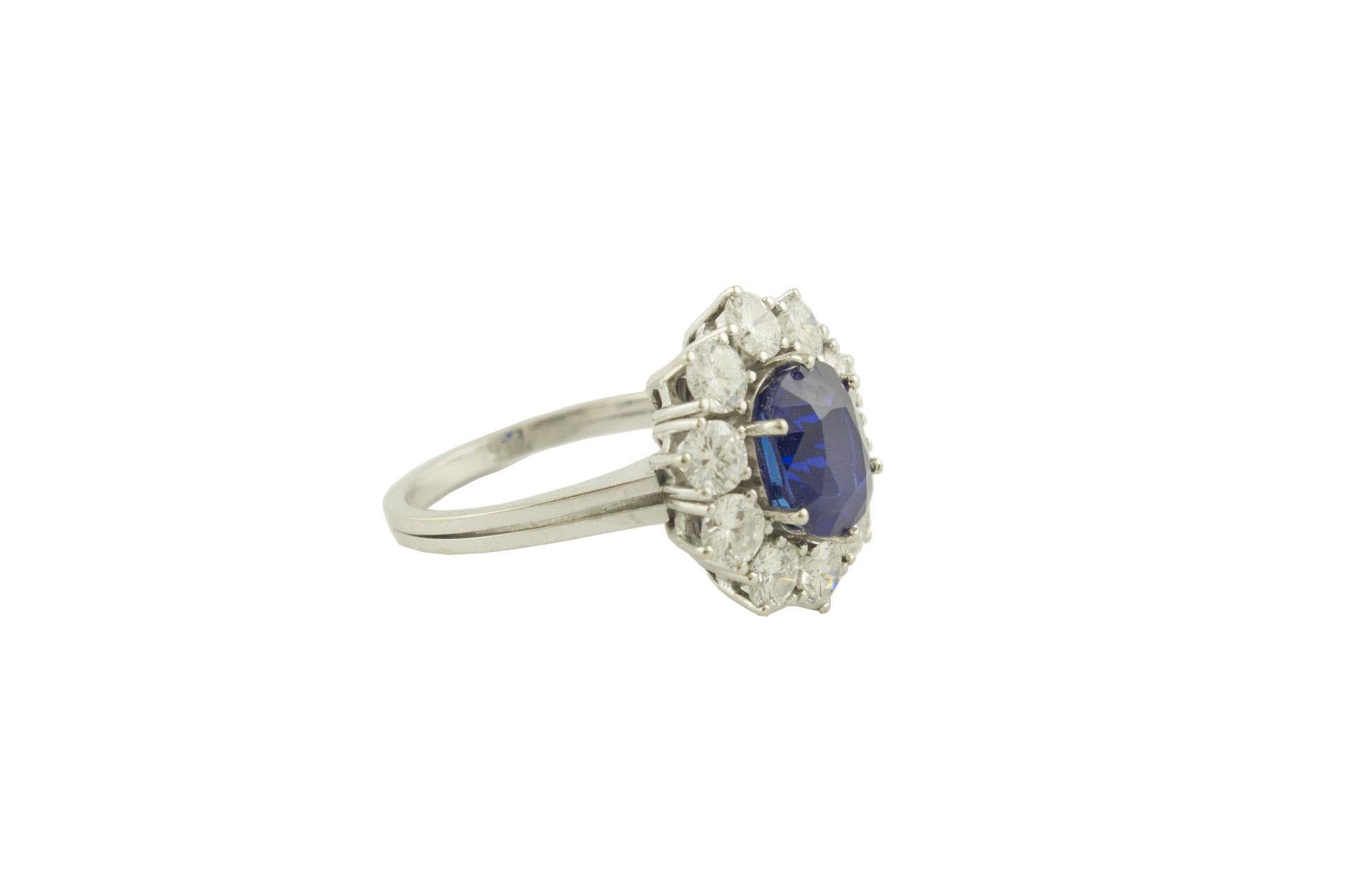 Round Cut Gubelin Certified 2.91 Carat No Heat  Kashmir Blue Sapphire Diamond Gold Ring