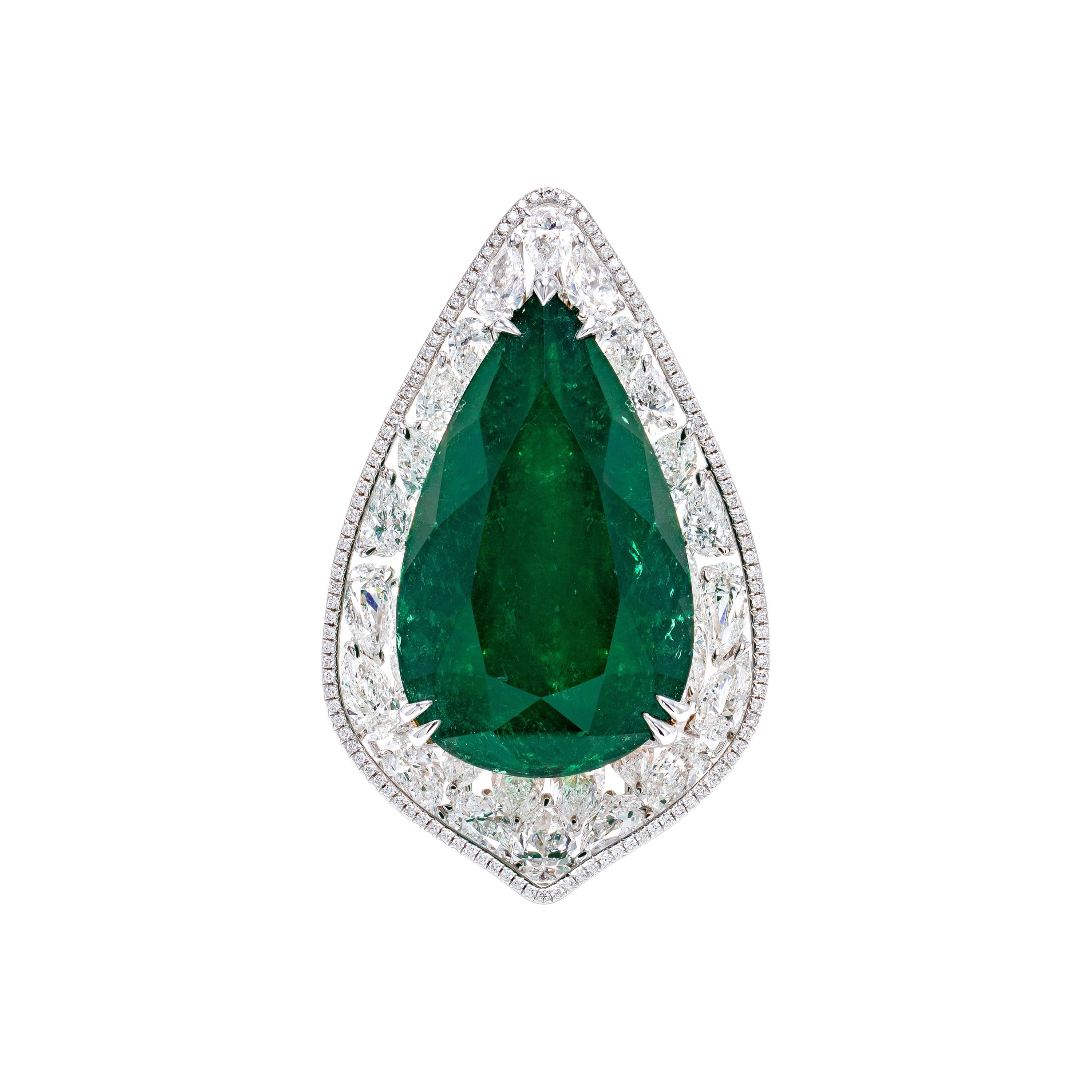 Gubelin Certified 31.16 Carat Colombian Emerald and Diamond Ring in 18K Gold For Sale