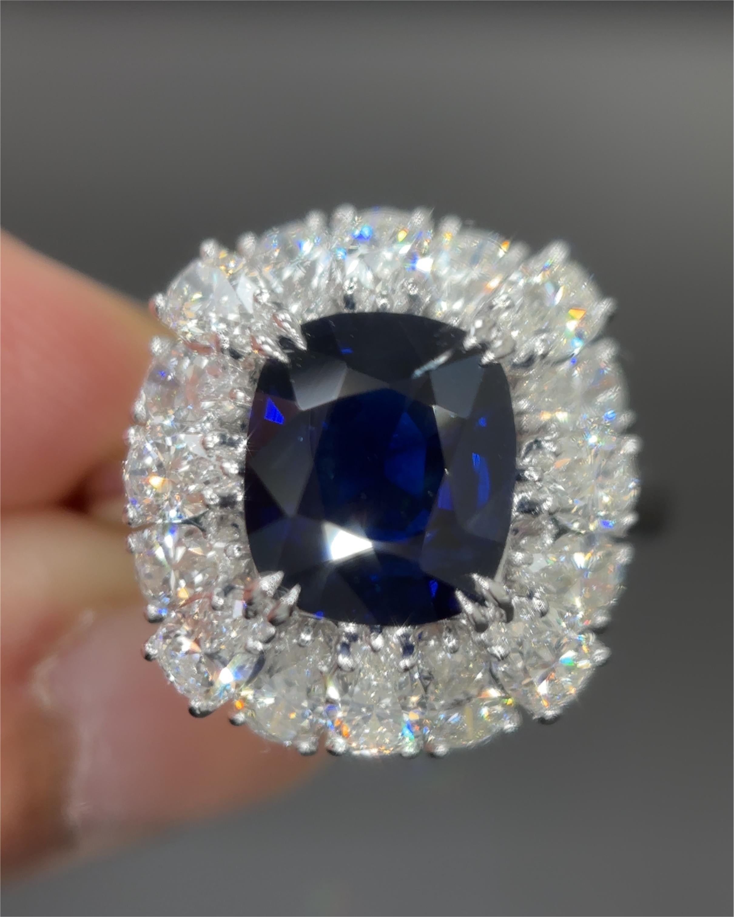 Taille coussin antique Bague en platine avec saphir bleu certifié Gubelin de 3,19 carats, sans chaleur en vente
