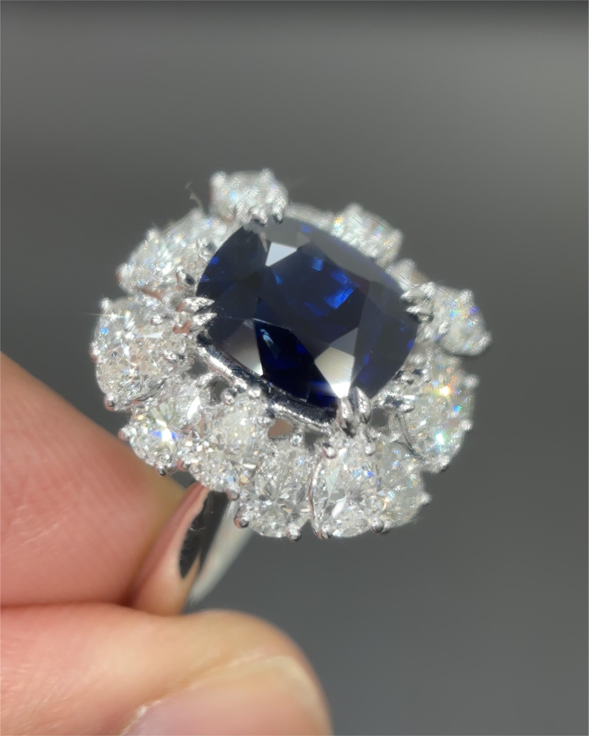 Bague en platine avec saphir bleu certifié Gubelin de 3,19 carats, sans chaleur en vente 1