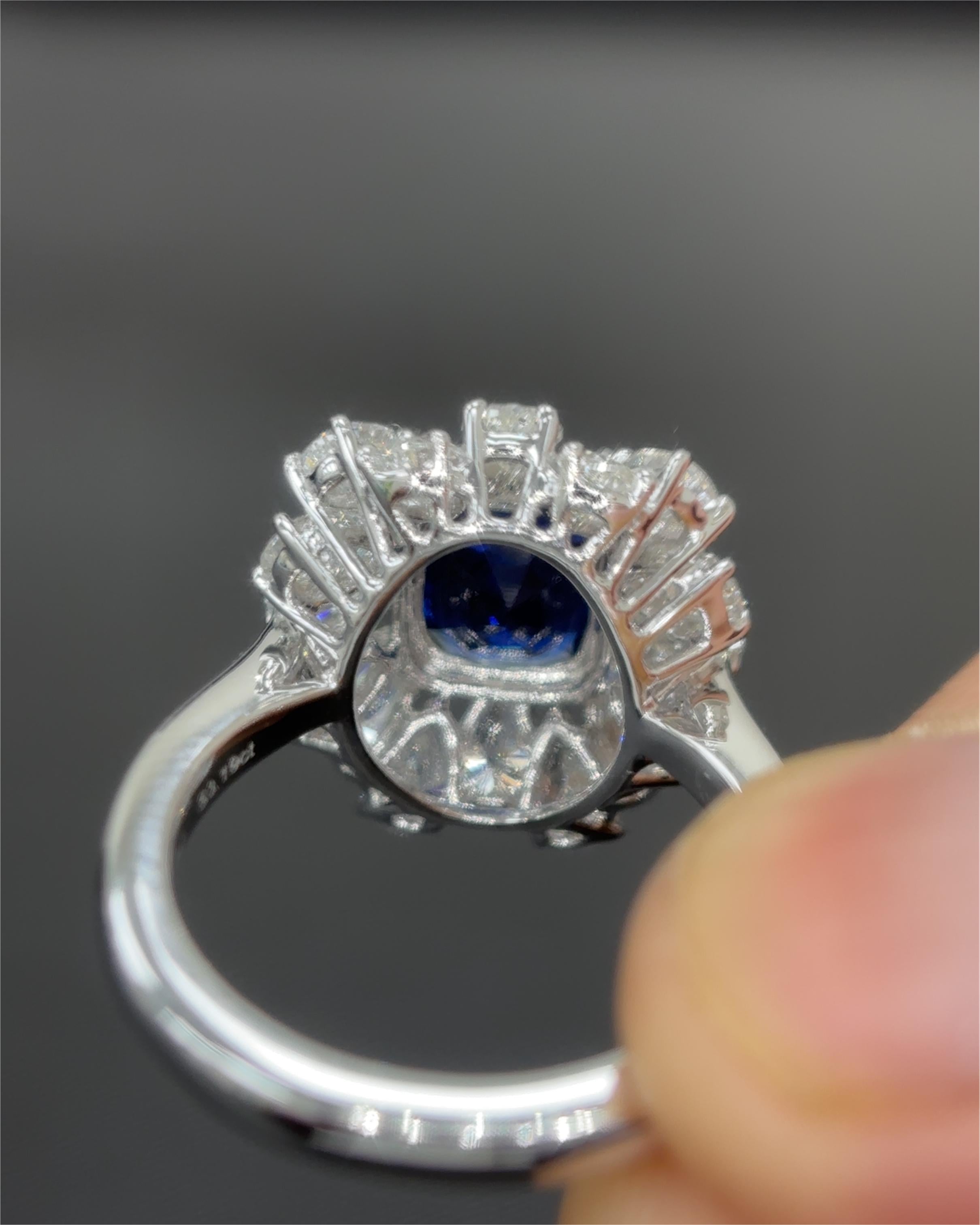 Bague en platine avec saphir bleu certifié Gubelin de 3,19 carats, sans chaleur en vente 3