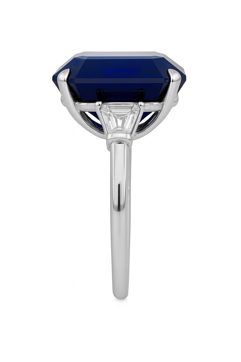 Gübelin Certified 4,06 Karat Ungeheizter Blauer Saphir & Diamant Ring in Platin

Im Mittelpunkt dieses außergewöhnlichen Rings steht ein natürlicher blauer Saphir mit Gübelin-Zertifikat und einem Gewicht von 4,06 Karat. Der Saphir ist in einem