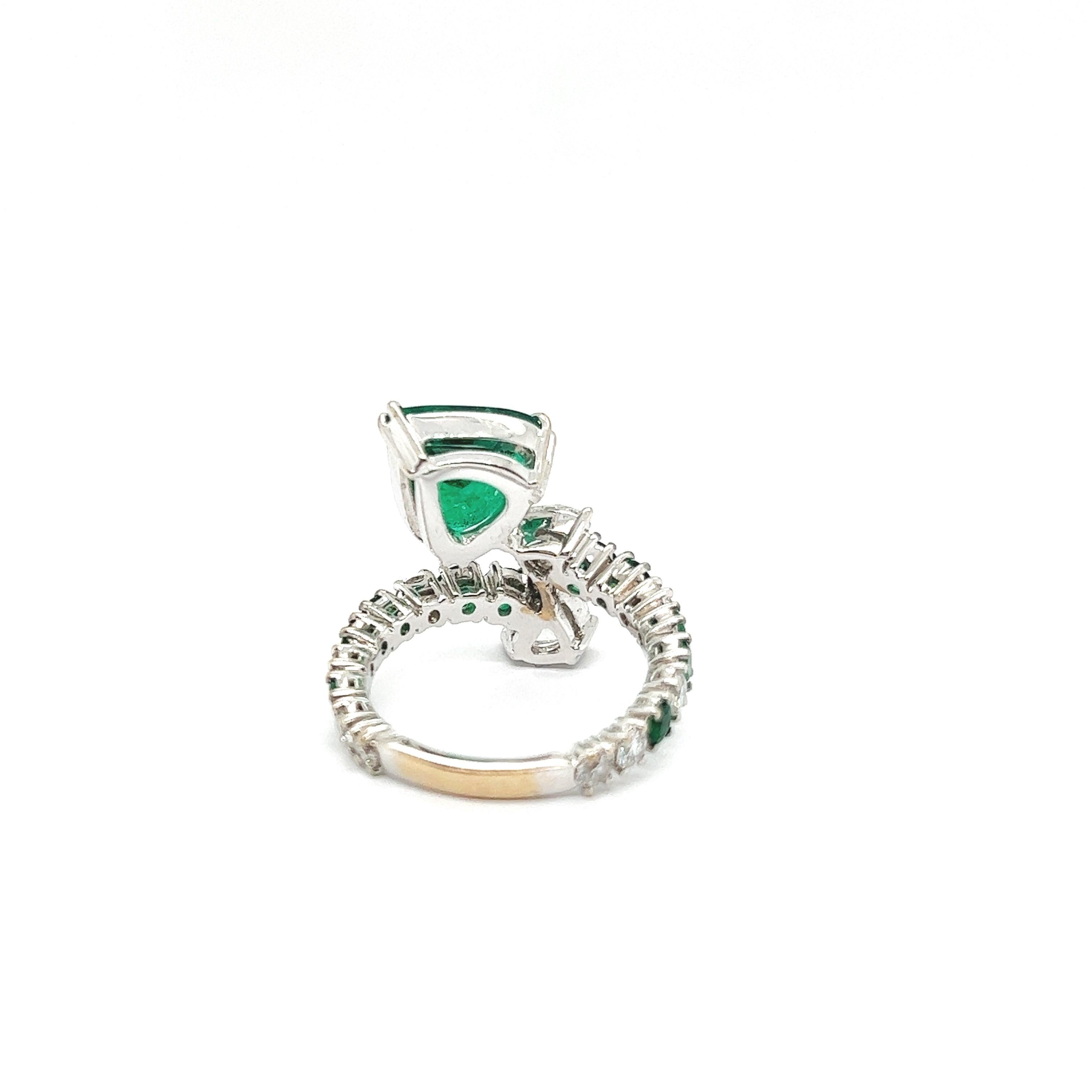 Gübelin Certified 4.20 Carat Emerald Ring with Diamonds in 18 Karat White Gold For Sale 6