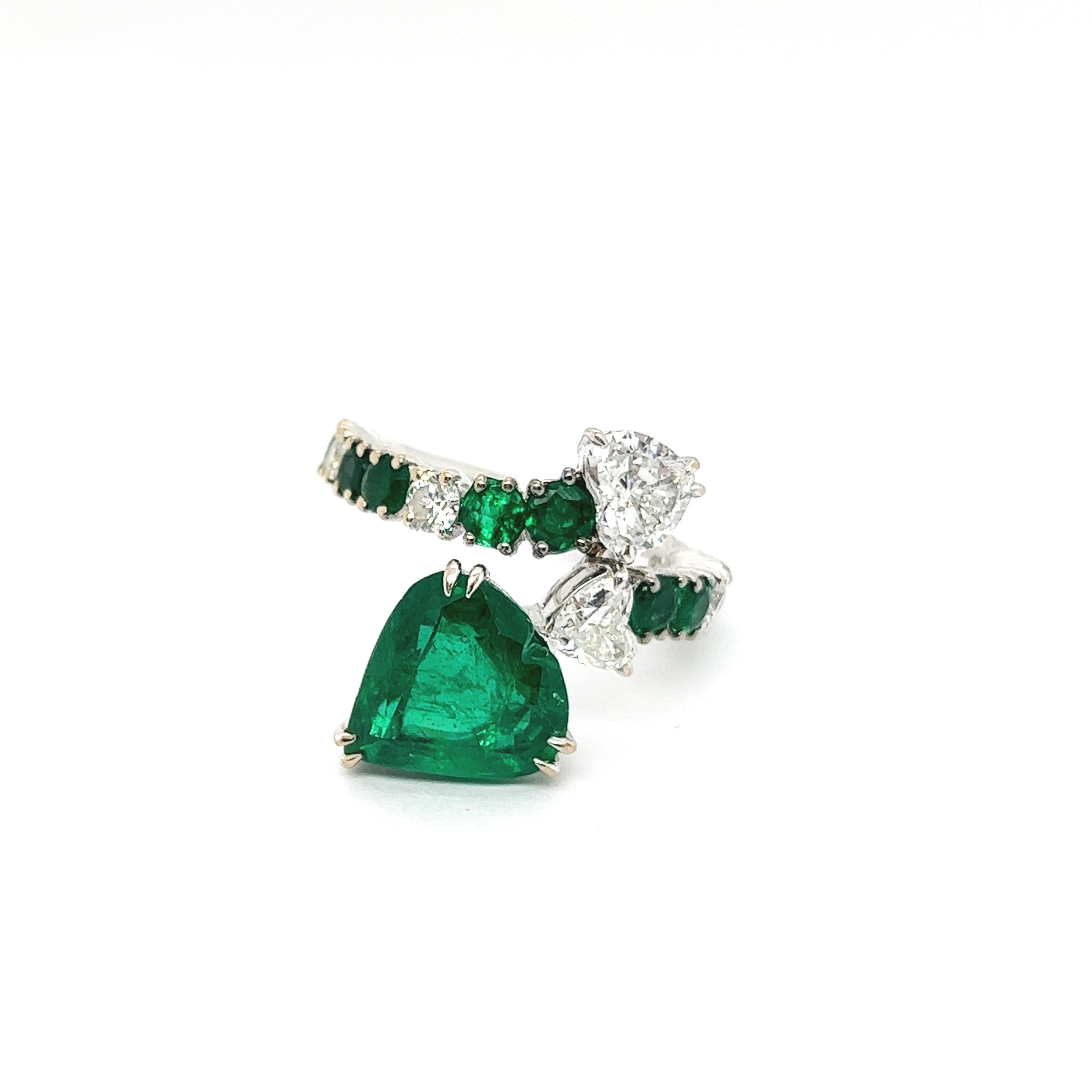 Artist Gübelin Certified 4.20 Carat Emerald Ring with Diamonds in 18 Karat White Gold For Sale