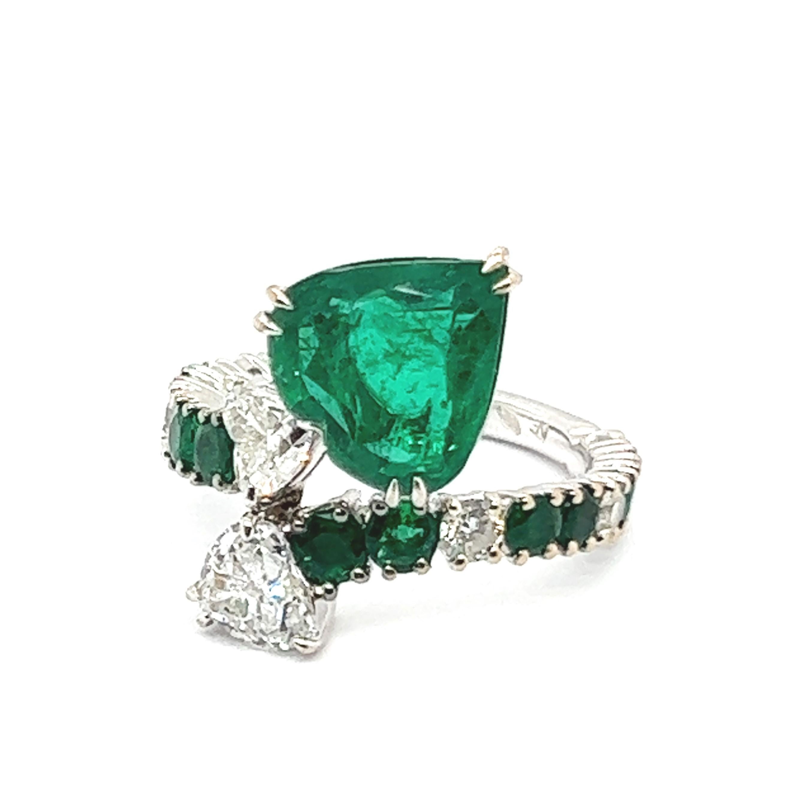 Gübelin Certified 4.20 Carat Emerald Ring with Diamonds in 18 Karat White Gold For Sale 1