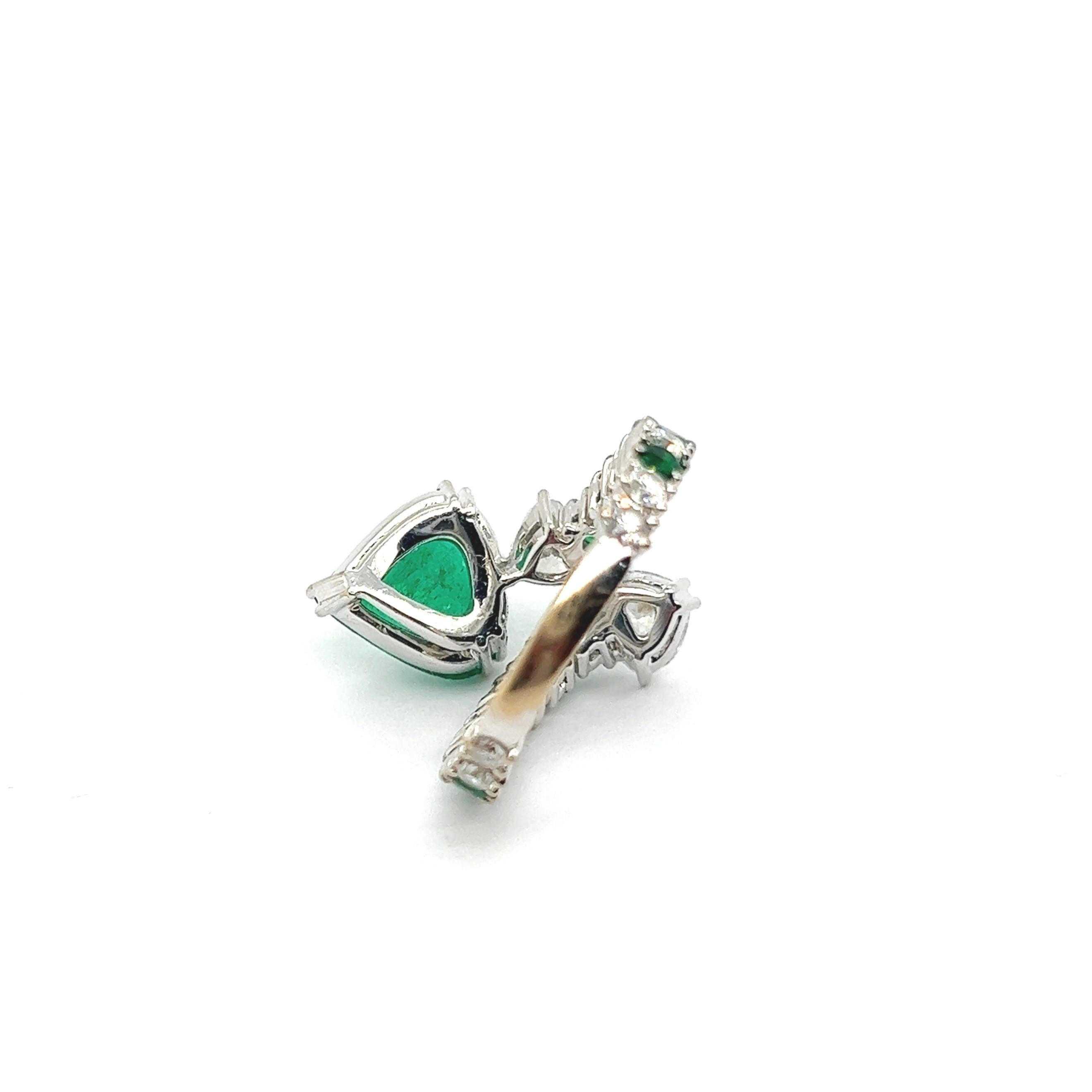 Gübelin Certified 4.20 Carat Emerald Ring with Diamonds in 18 Karat White Gold For Sale 2