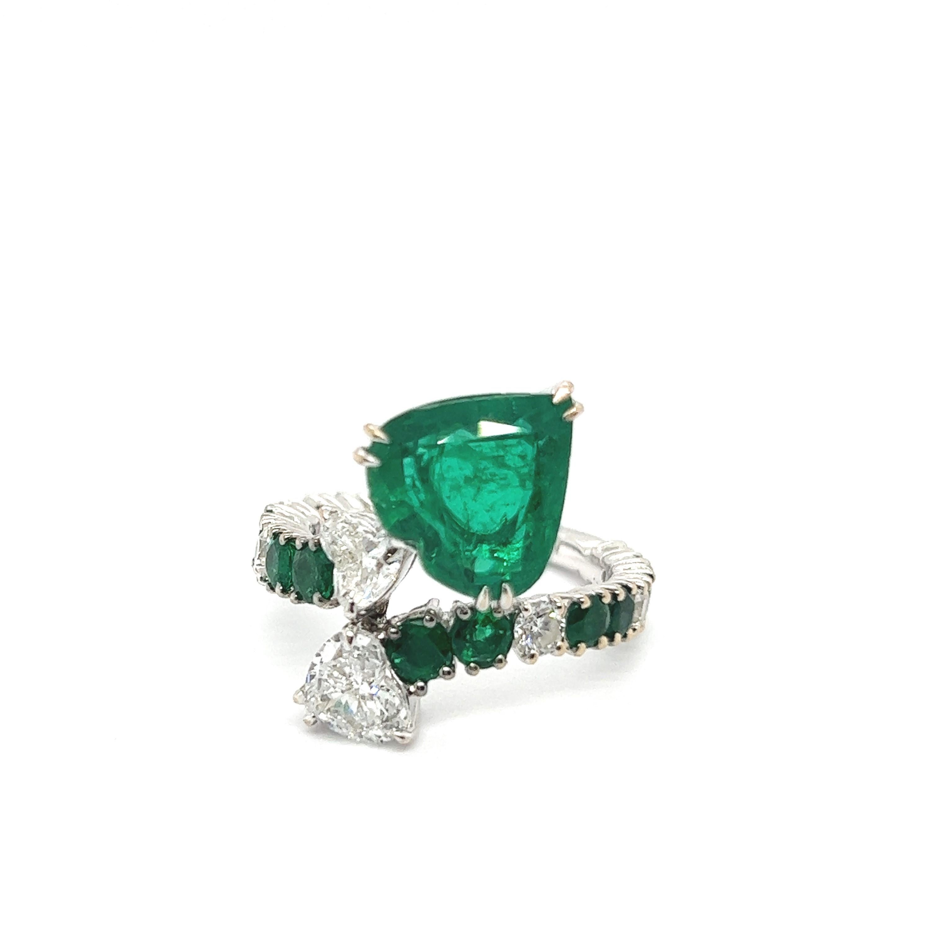 Gübelin Certified 4.20 Carat Emerald Ring with Diamonds in 18 Karat White Gold For Sale 3