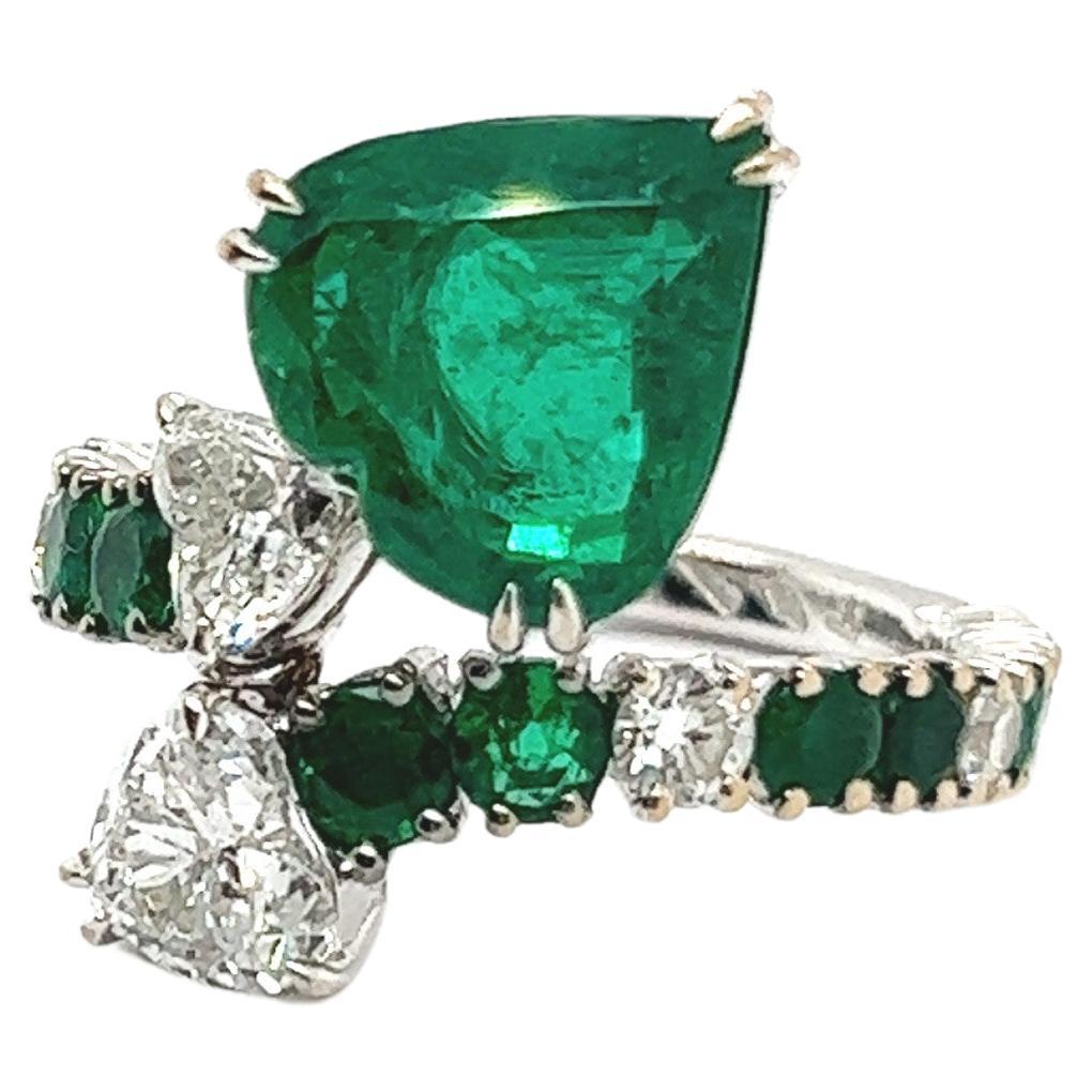 Gübelin Certified 4.20 Carat Emerald Ring with Diamonds in 18 Karat White Gold For Sale