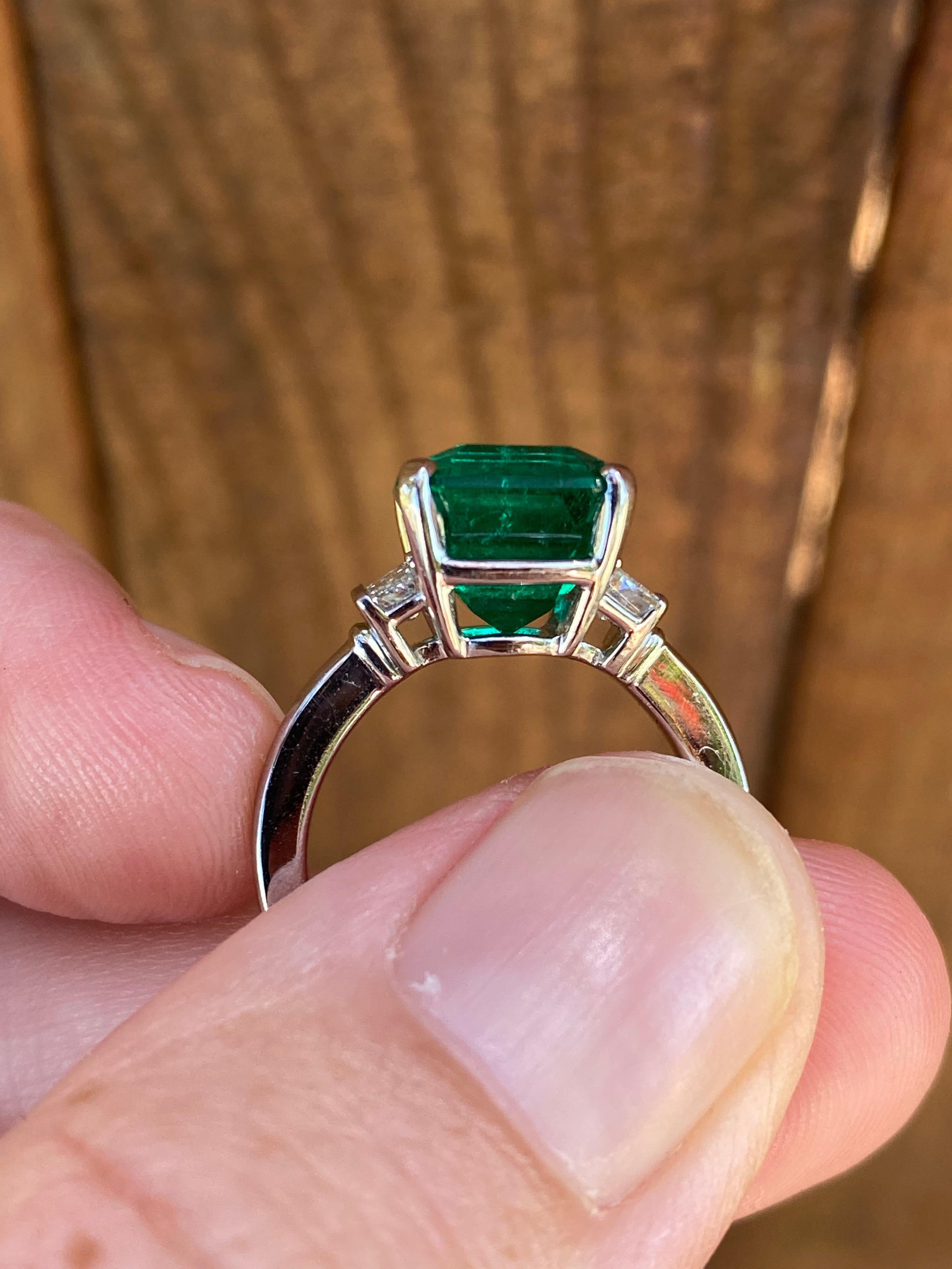 Gübelin Certified 4.52 Carat Colombian Emerald and Diamond Engagement Ring 1