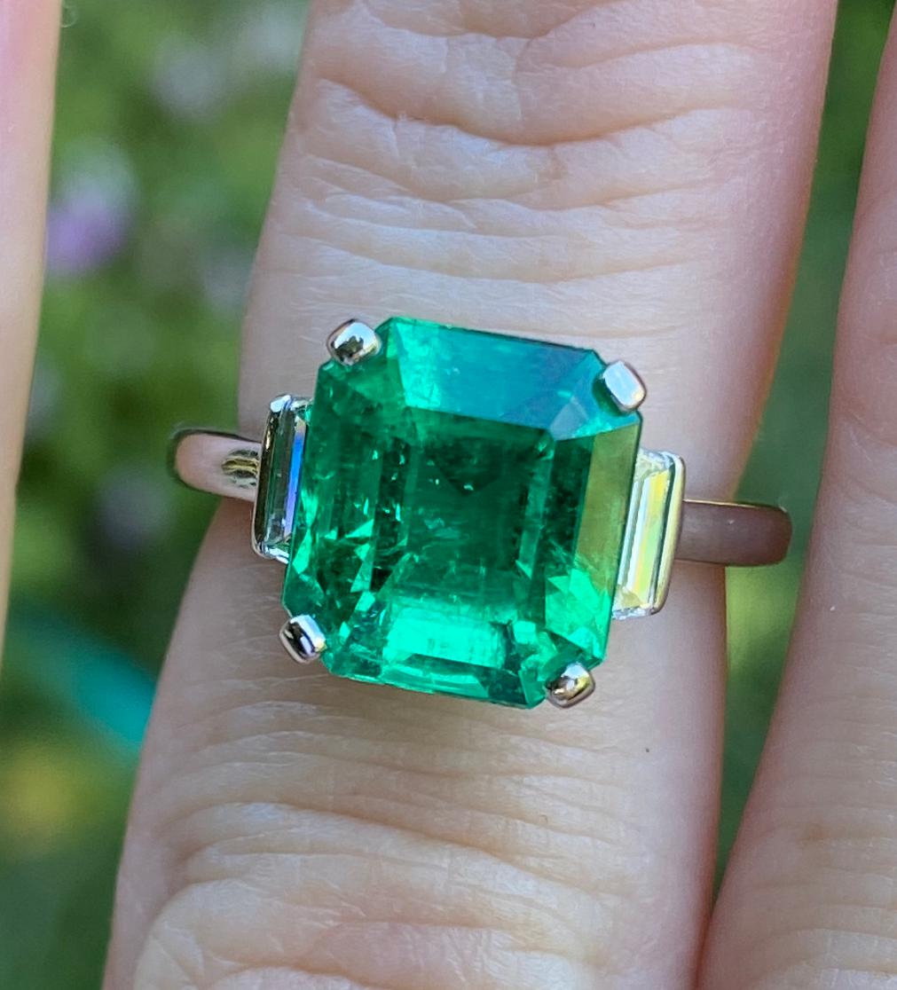 Gübelin Certified 4.52 Carat Colombian Emerald and Diamond Engagement Ring 2