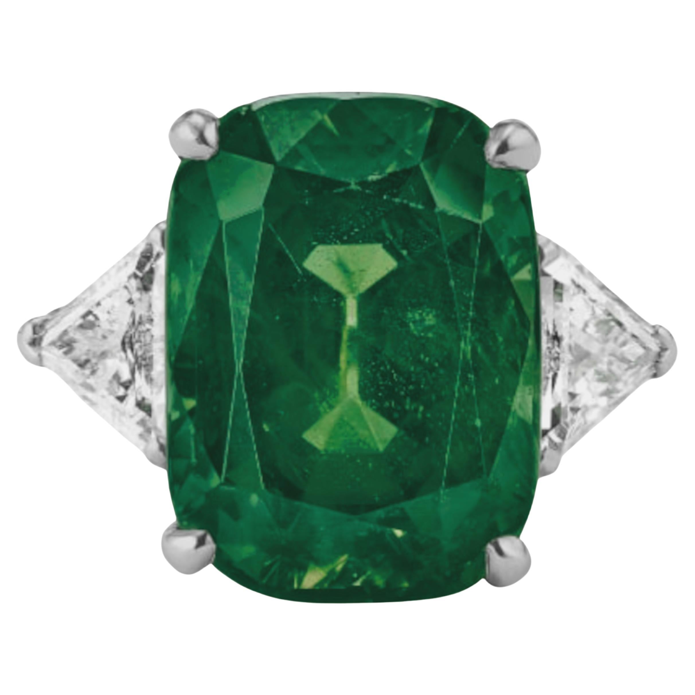 Cushion Cut Gubelin Certified 4.82 Carat Minor Oil Investment grade Emerald Diamond Ring For Sale
