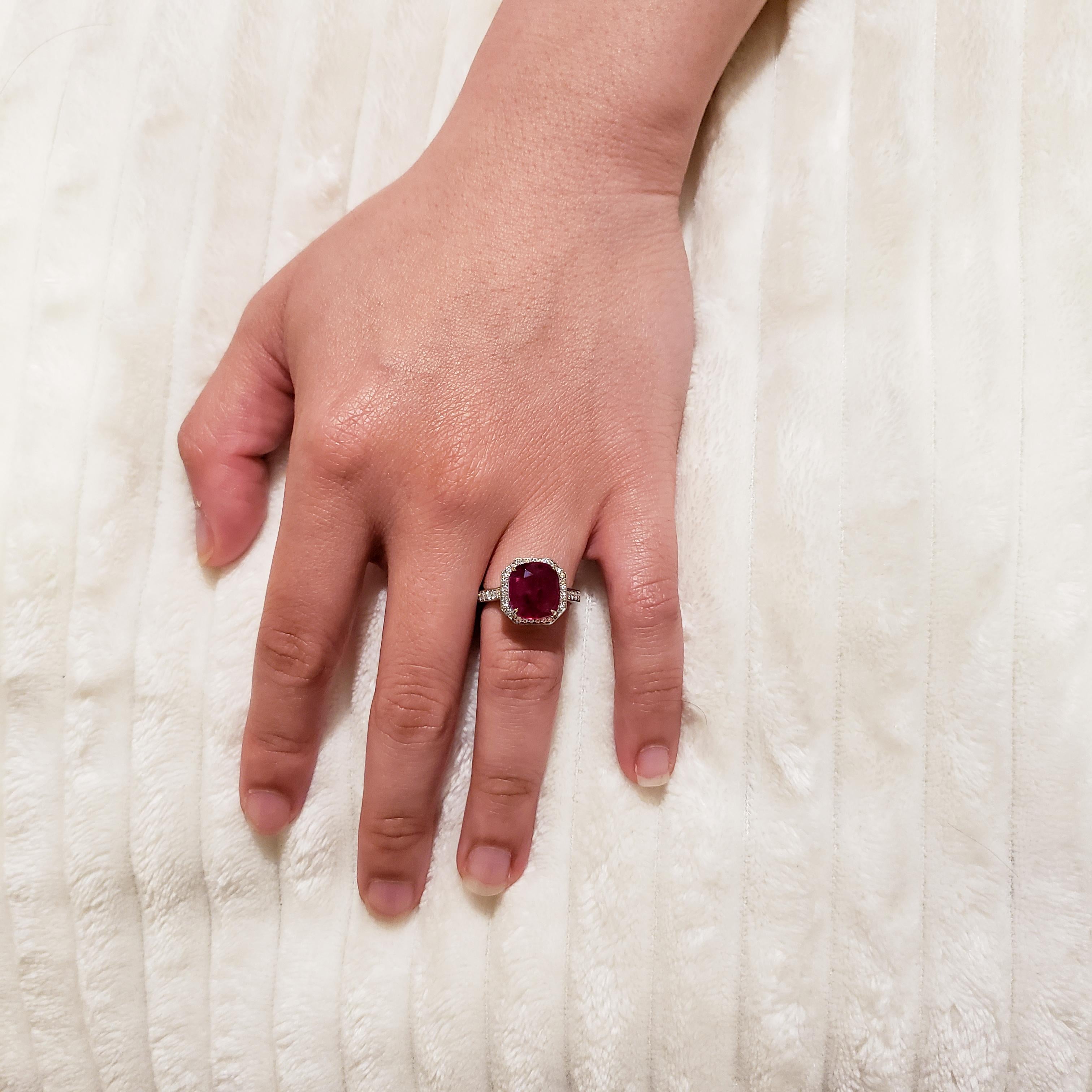 Gubelin Certified 5.63 Carat Ruby and Diamond Halo Engagement Ring In Excellent Condition For Sale In New York, NY