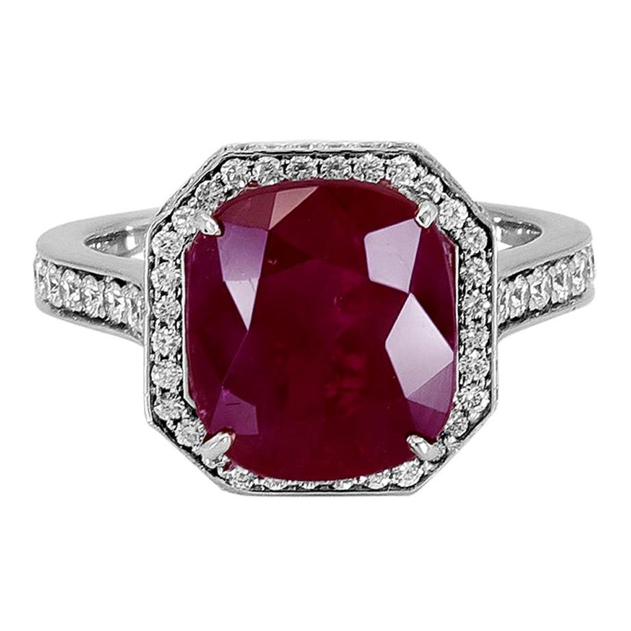 Bague de fiançailles halo en rubis et diamants de 5,63 carats certifiés par Gubelin