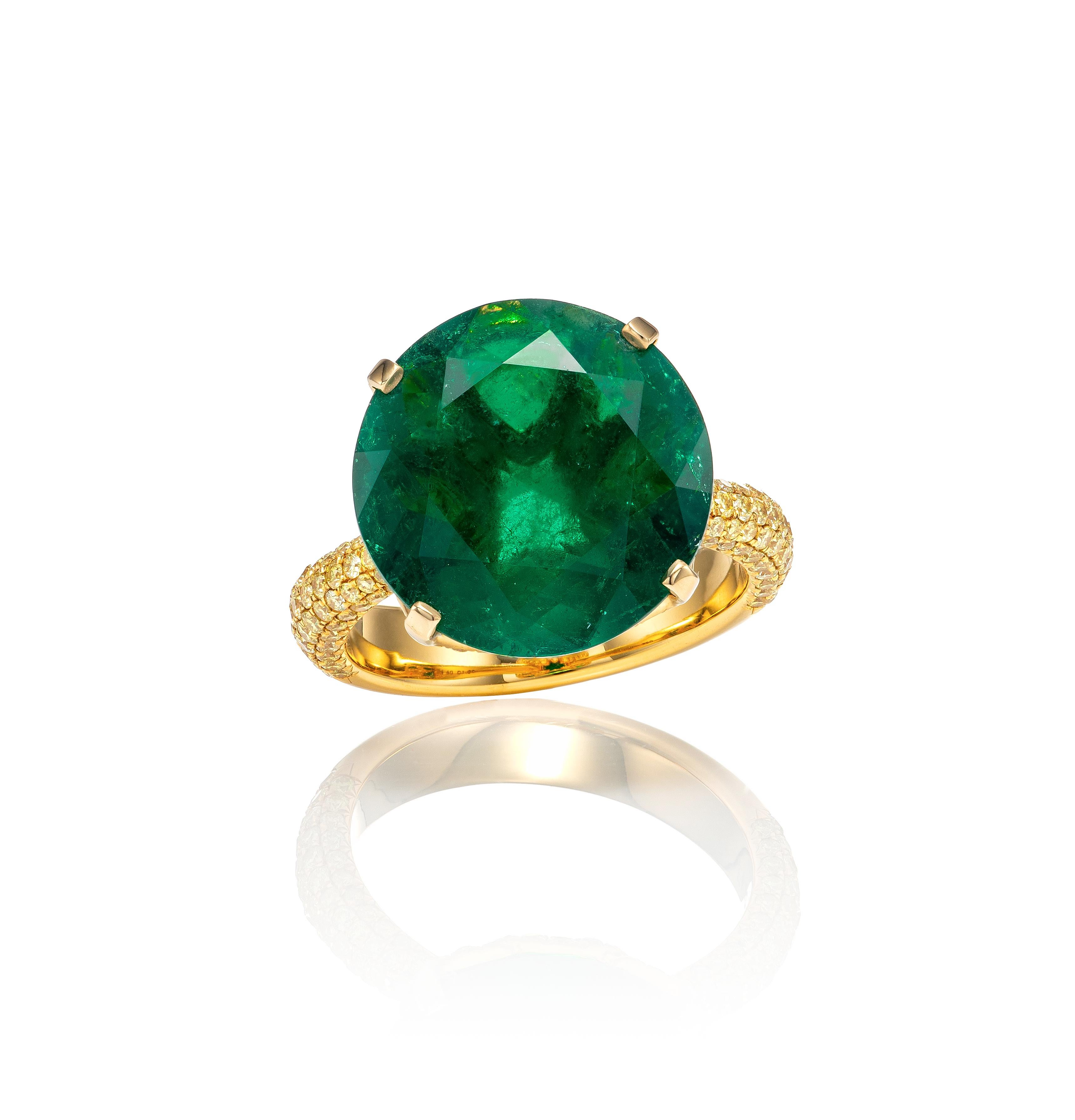 Taille ronde Bague en émeraude verte colombienne Muzo certifiée Gubelin de 7,63 carats et diamants en vente