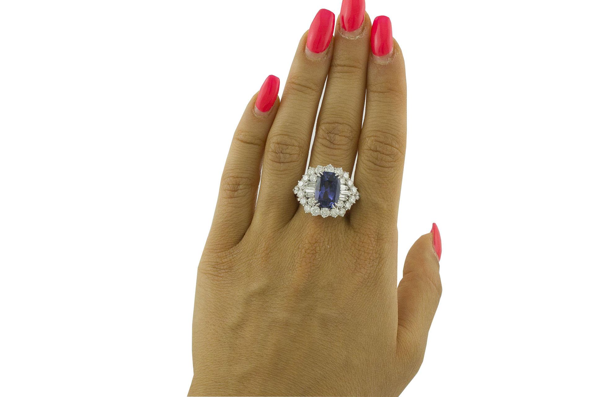 Women's Gubelin Certified 7.86 Sri Lanka ‘Ceylon’ No Heat Sapphire Diamond Gold Ring For Sale