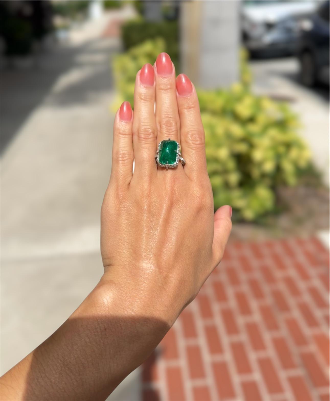 This PL ring features a 9.88ct Gubelin certified emerald cabochon minor and 2.98cts of round brilliant diamonds.