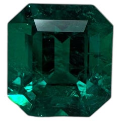 Gübelin Certified Colombian Emerald-Cut Emerald Loose Gemstone