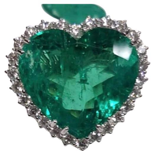 AIG Certified Ct 51 of Colombia Emerald on Ring