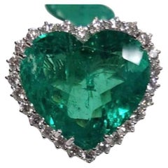 Used AIG Certified Ct 51 of Colombia Emerald on Ring