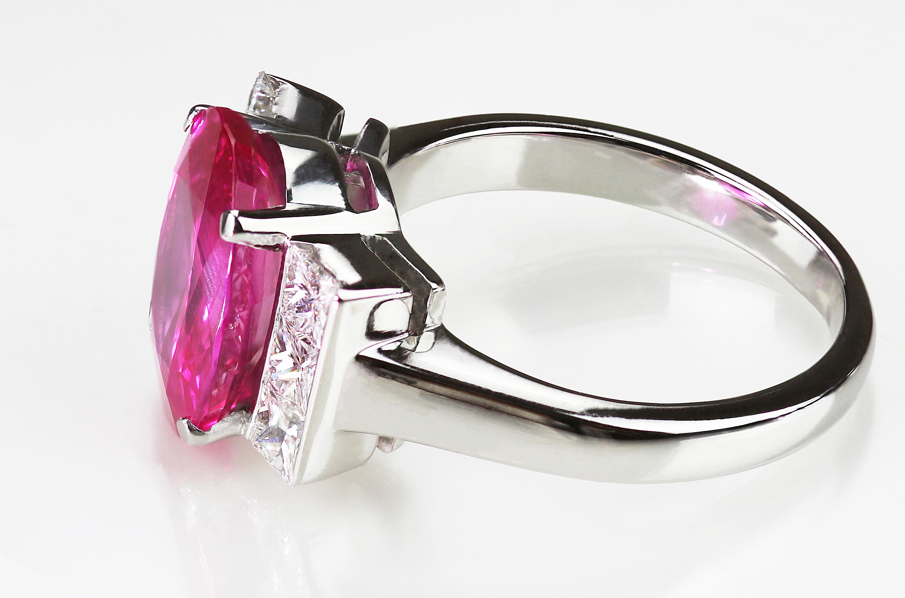 Gubelin Certified Natural Burma/Myanmar Pink Sapphire 4.5 Carat and Diamond Ring In Excellent Condition In London, GB