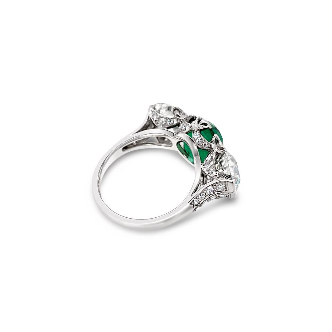 Gubelin Certified Natural Colombian Emerald 3.38 Carat and Diamond Ring For Sale 4