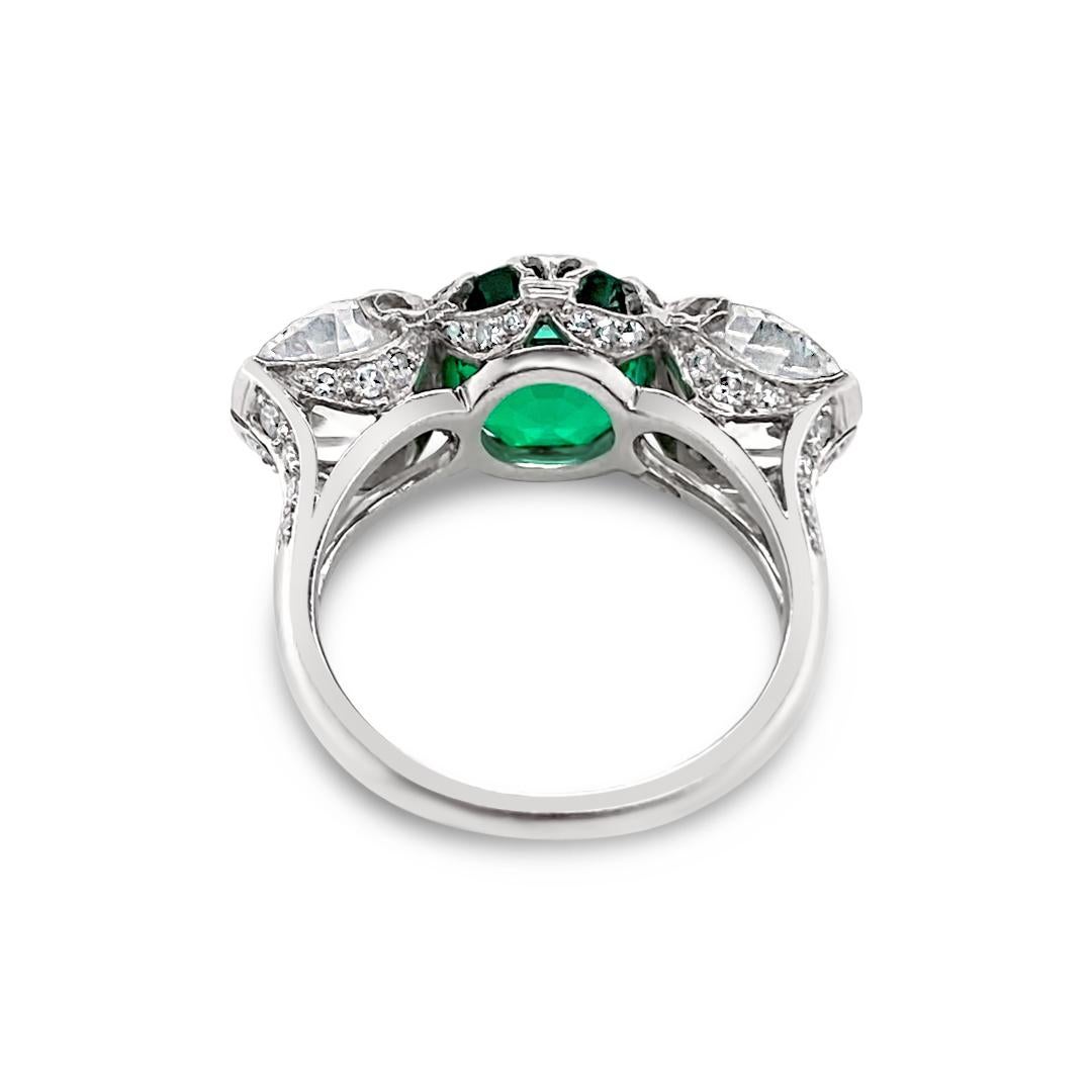 Gubelin Certified Natural Colombian Emerald 3.38 Carat and Diamond Ring For Sale 3