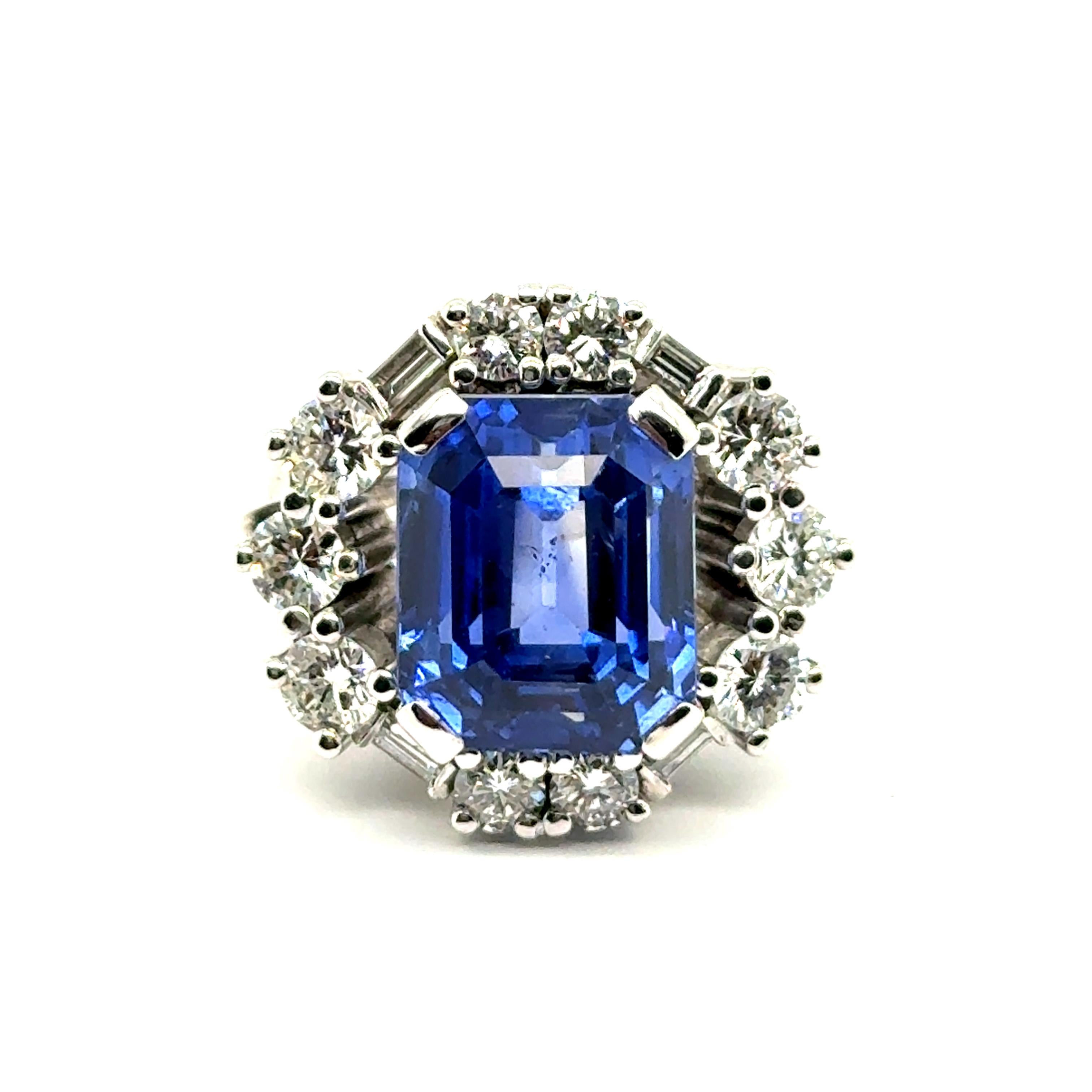 Gübelin Certified Sri Lanka NTE Sapphire Ring with Diamonds in 18 Karat Gold For Sale 10