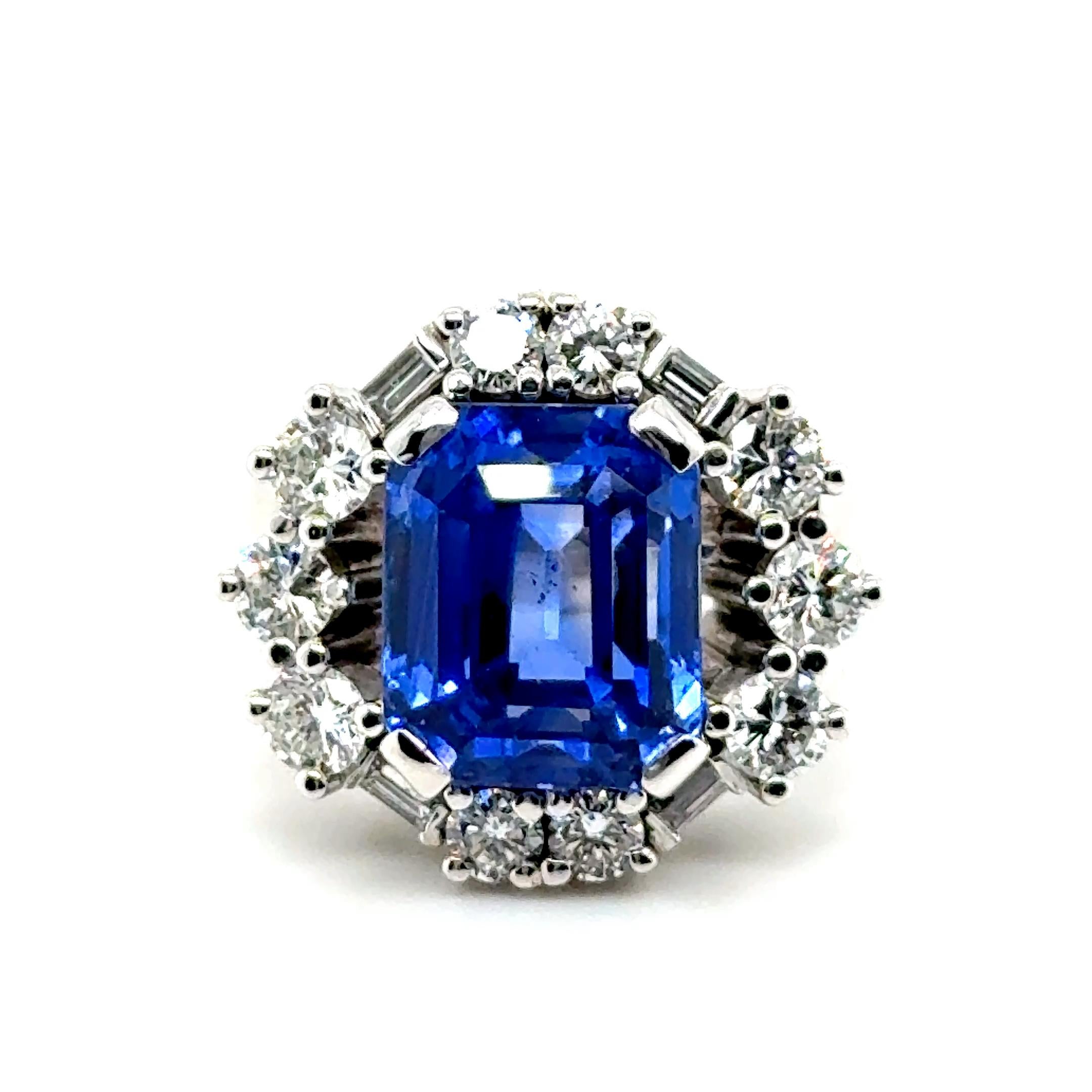Fabulous sapphire ring from the second half of the 20th Century. 

Set in four wide prongs with one slightly pastel coloured blue sapphire of 12.46 ct. The octagonal cut stone possesses a very clean crystal that helps the stone to appear lively and