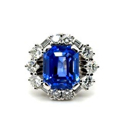 Gübelin Certified Sri Lanka NTE Sapphire Ring with Diamonds in 18 Karat Gold