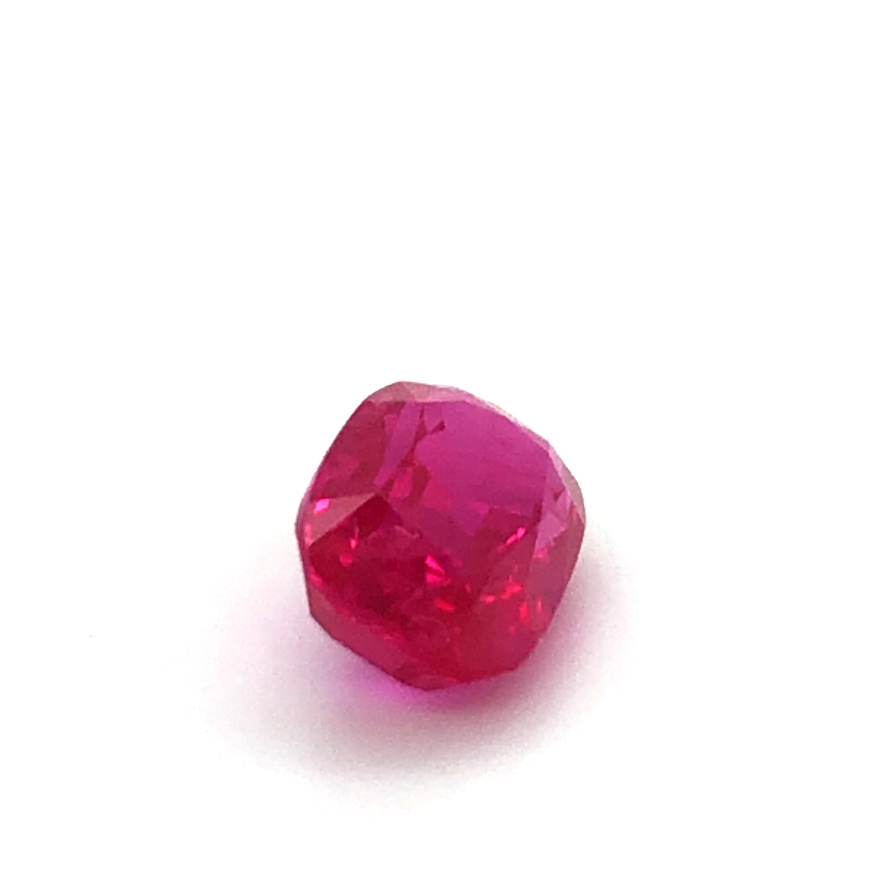 Gübelin Certified Unheated Vietnamese Ruby of 4.24 Carat In Good Condition In Lucerne, CH