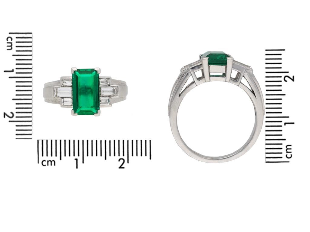 Gubelin Colombian Natural Unenhanced emerald and diamond ring, circa 1943. In Good Condition For Sale In London, GB