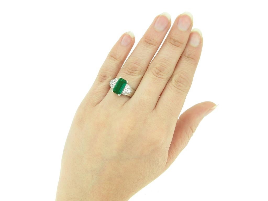 Women's Gubelin Colombian Natural Unenhanced emerald and diamond ring, circa 1943. For Sale