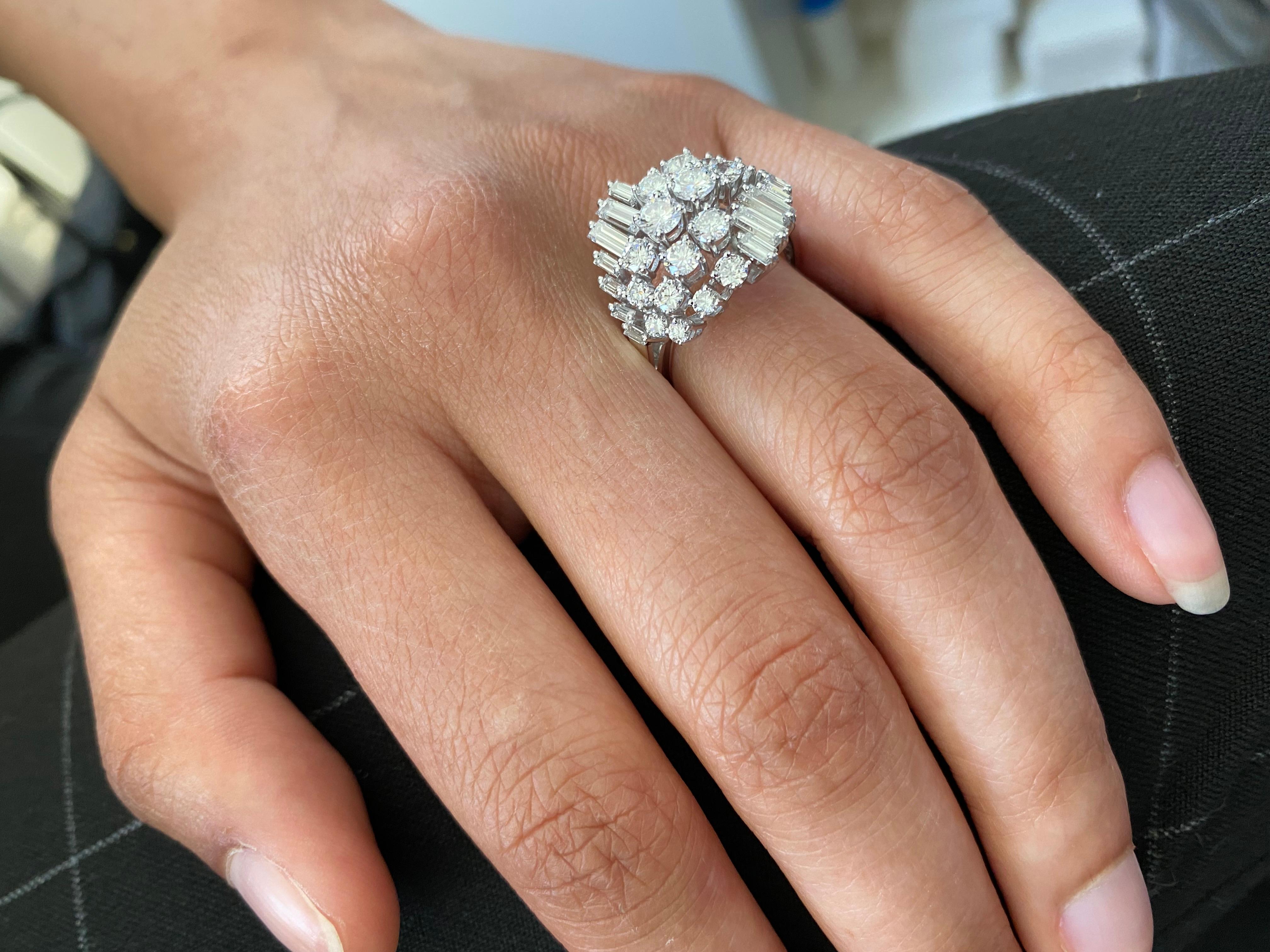 Gübelin Dazzling Diamond Ring in 18K White Gold For Sale 5