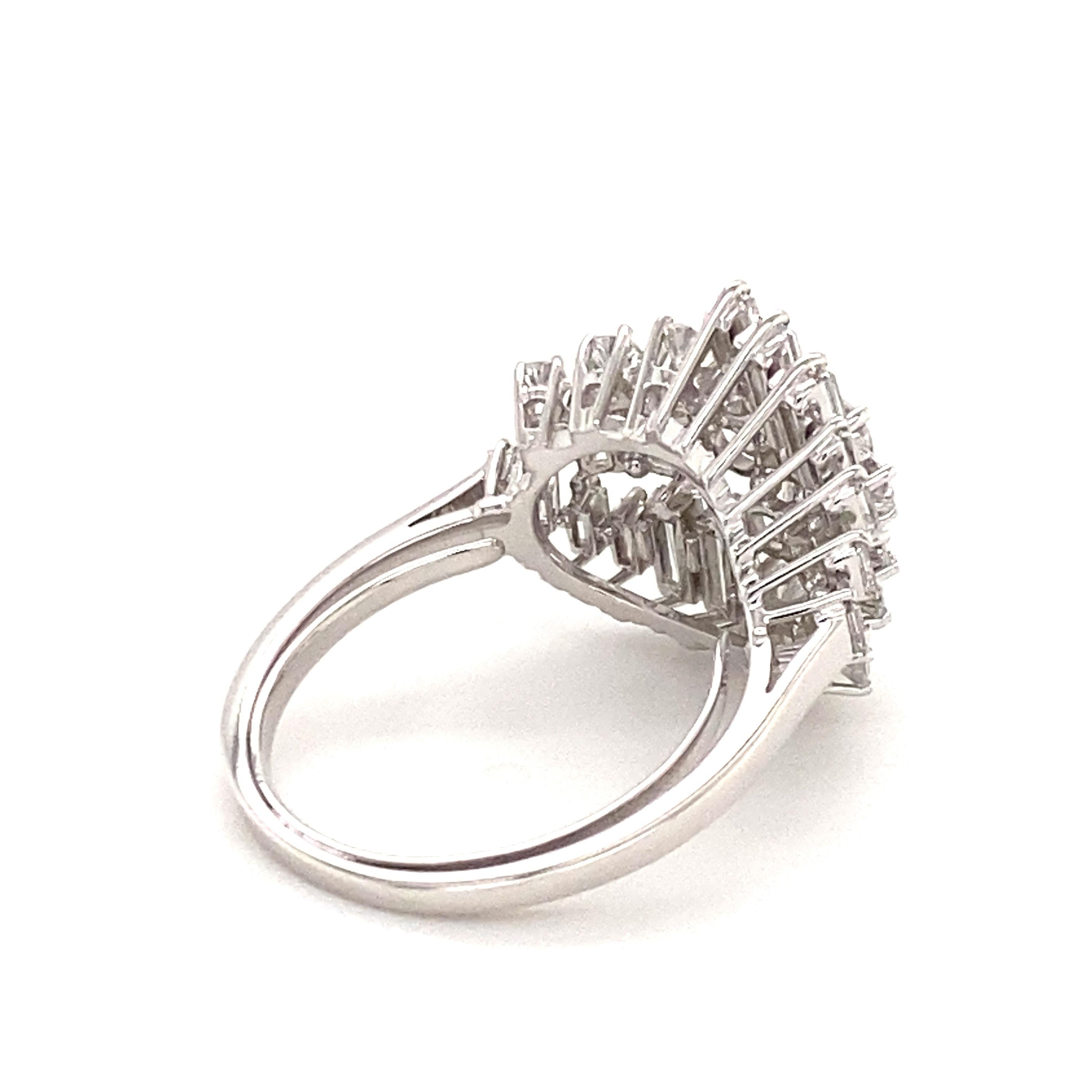 Gübelin Dazzling Diamond Ring in 18K White Gold For Sale 8