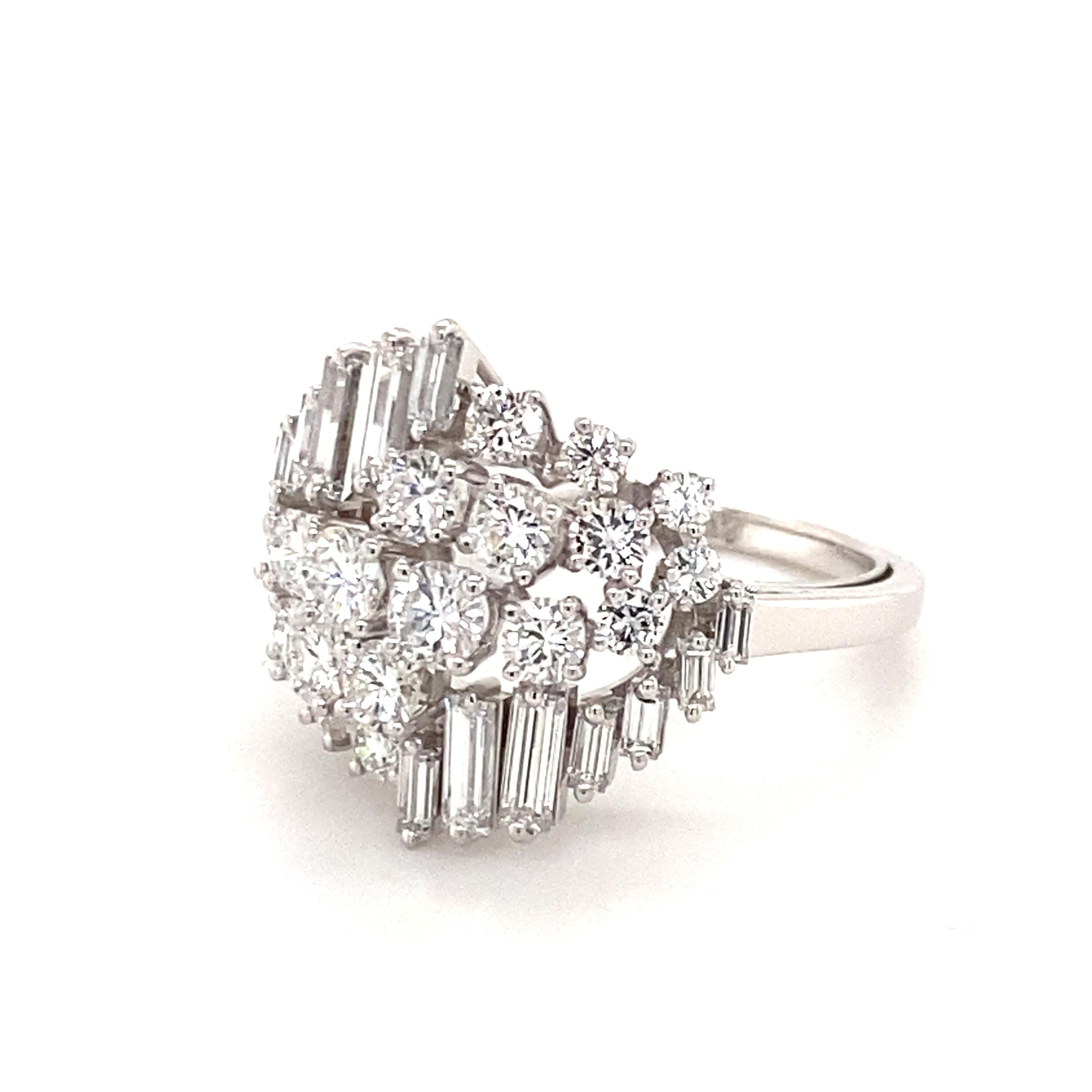 Contemporary Gübelin Dazzling Diamond Ring in 18K White Gold For Sale