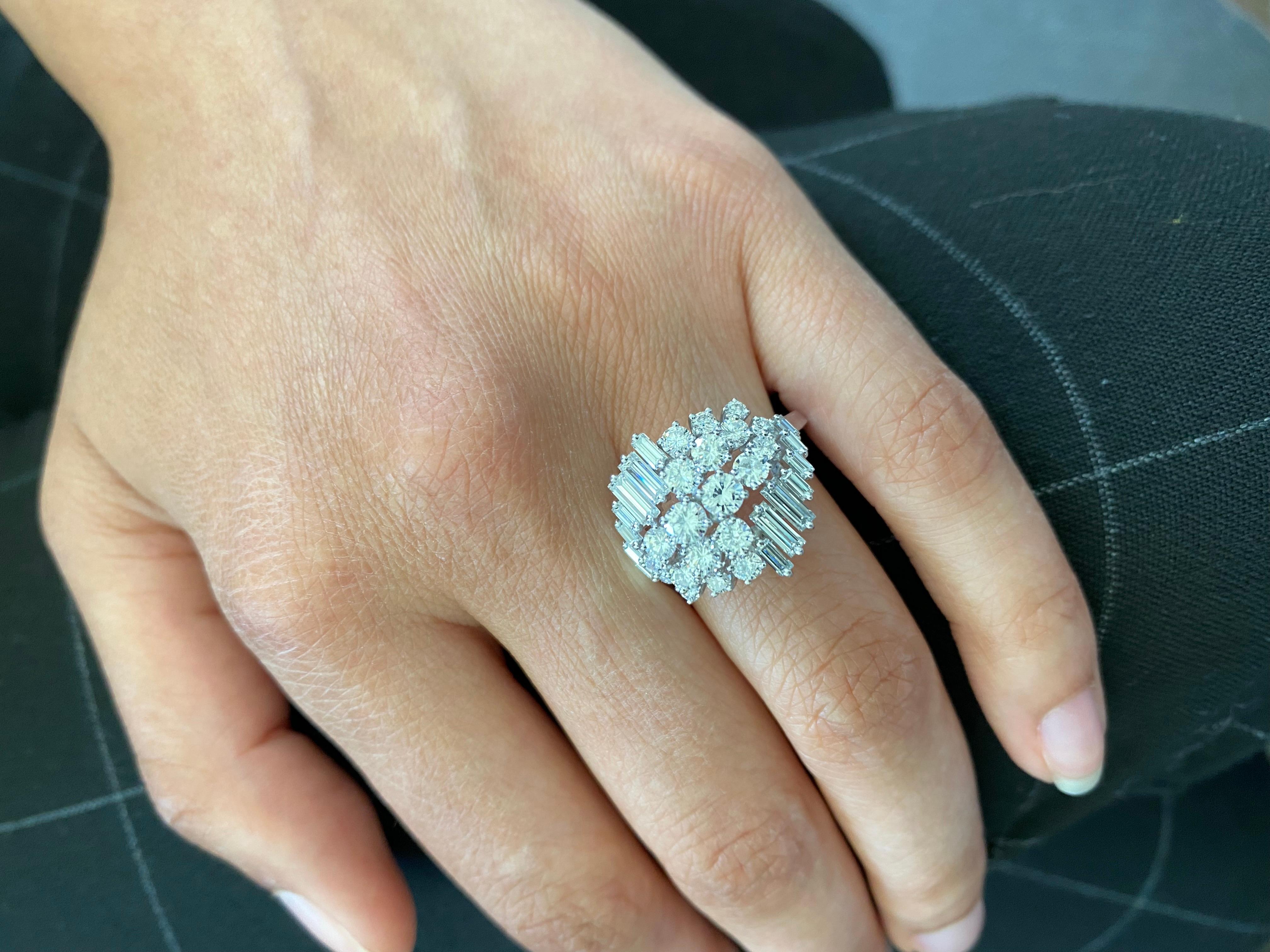 Brilliant Cut Gübelin Dazzling Diamond Ring in 18K White Gold For Sale