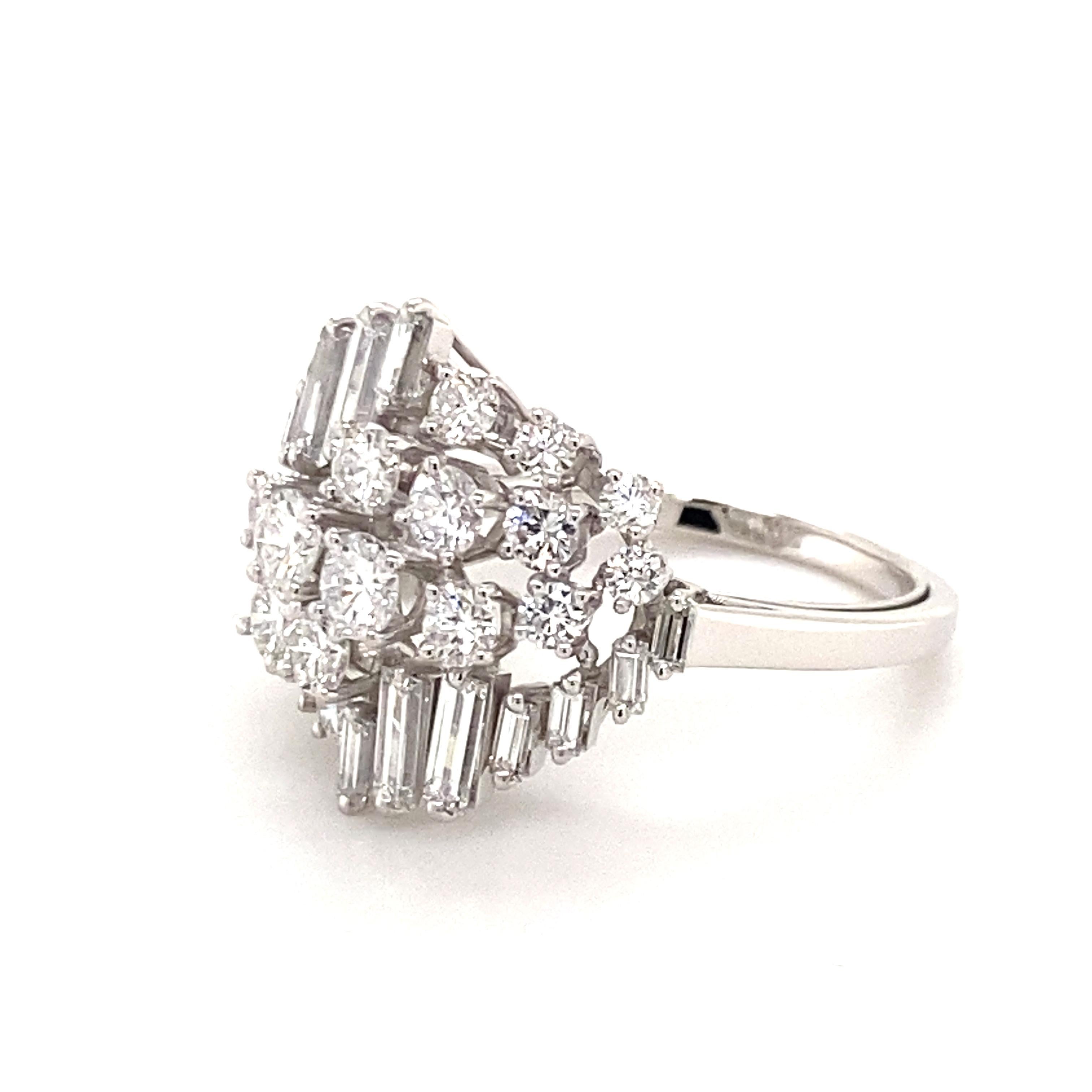 Gübelin Dazzling Diamond Ring in 18K White Gold For Sale 2