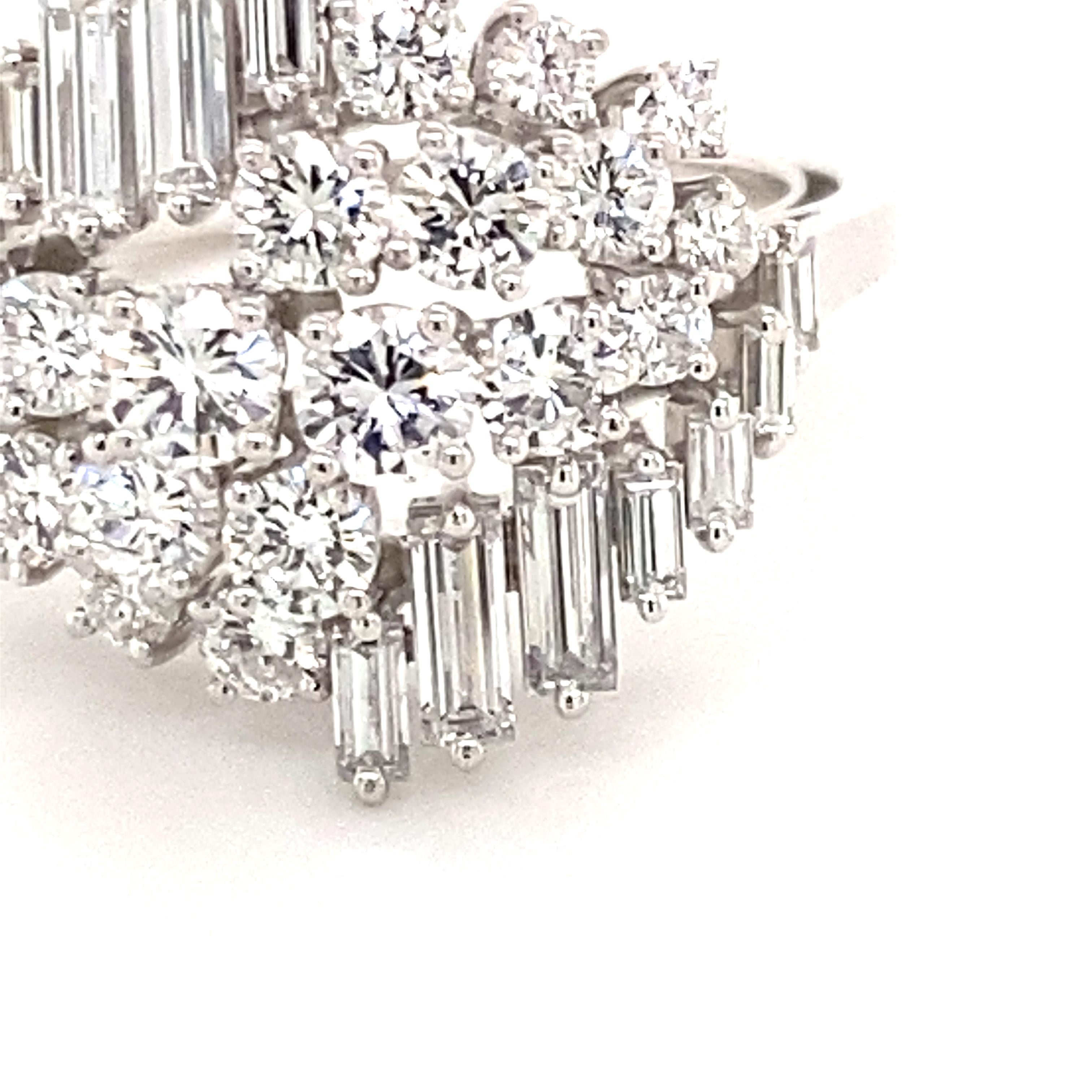 Gübelin Dazzling Diamond Ring in 18K White Gold For Sale 3