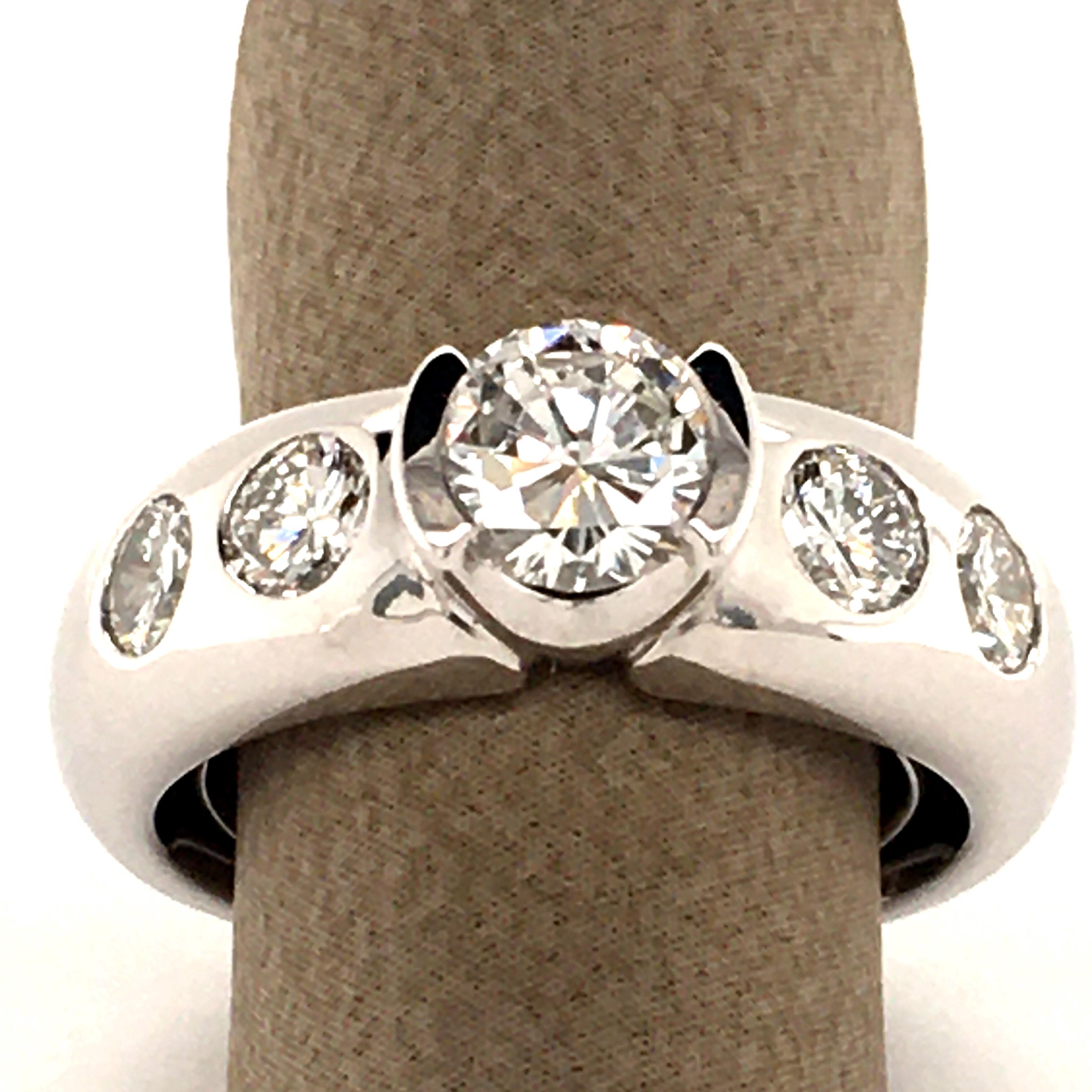 Round Cut Gübelin Diamond White Gold 750 Ring