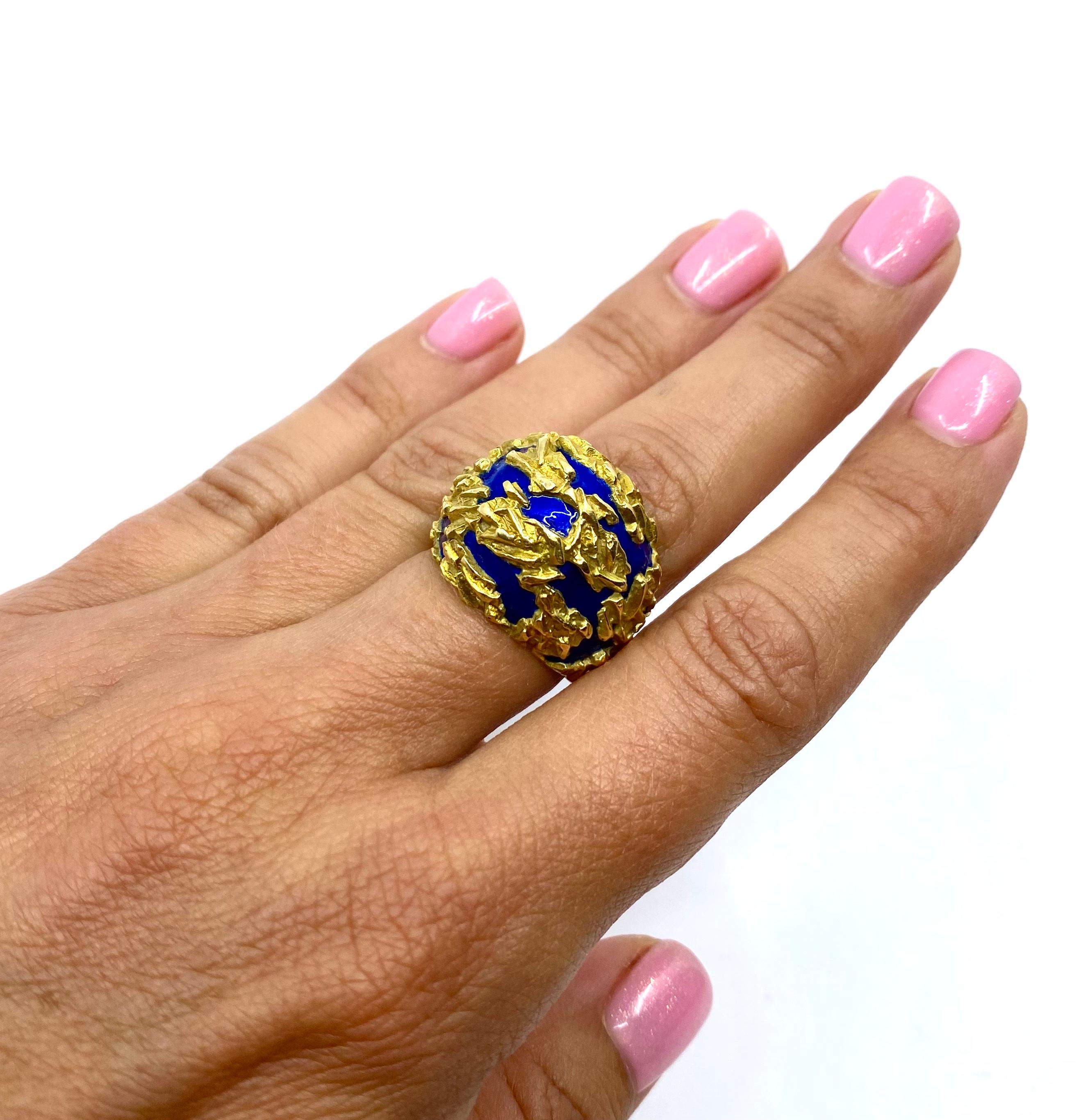 Gubelin Dome Gold Ring Blue Enamel 18k In Excellent Condition For Sale In Beverly Hills, CA